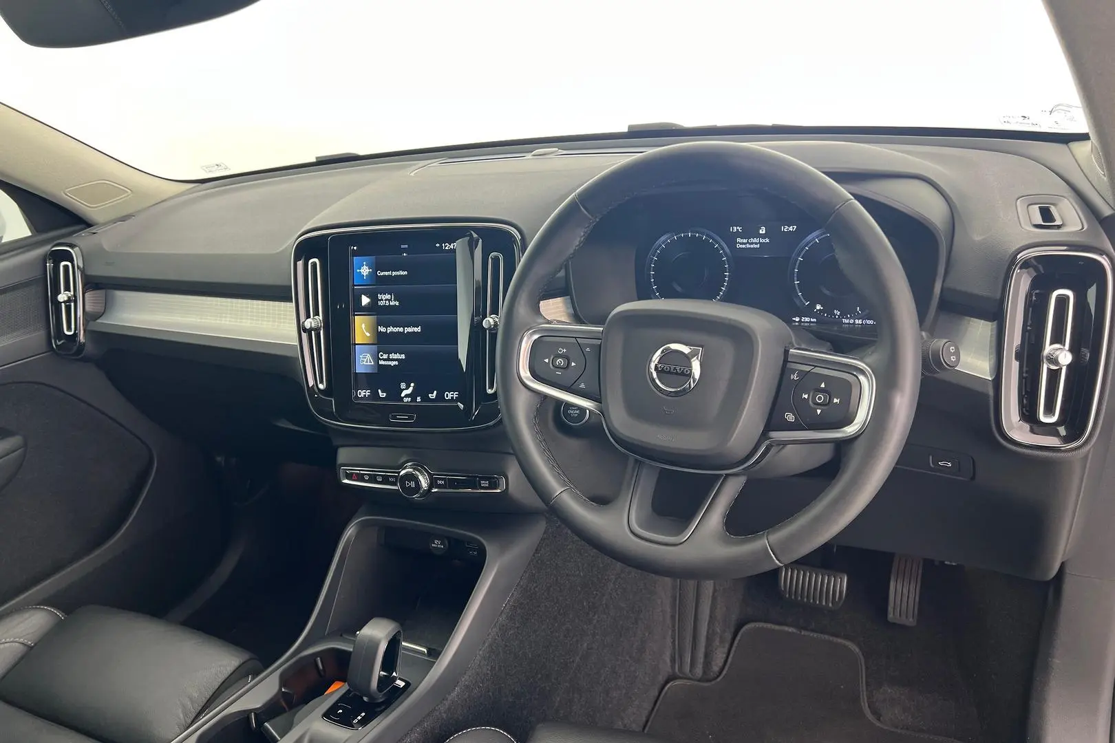 2022 Volvo XC40 Gallery Image 13