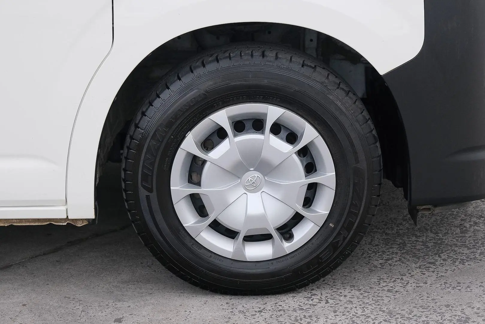 2021 Toyota Hiace Gallery Image 6