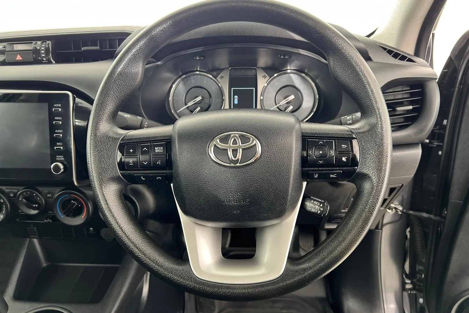 2022 Toyota Hilux Gallery Image 17