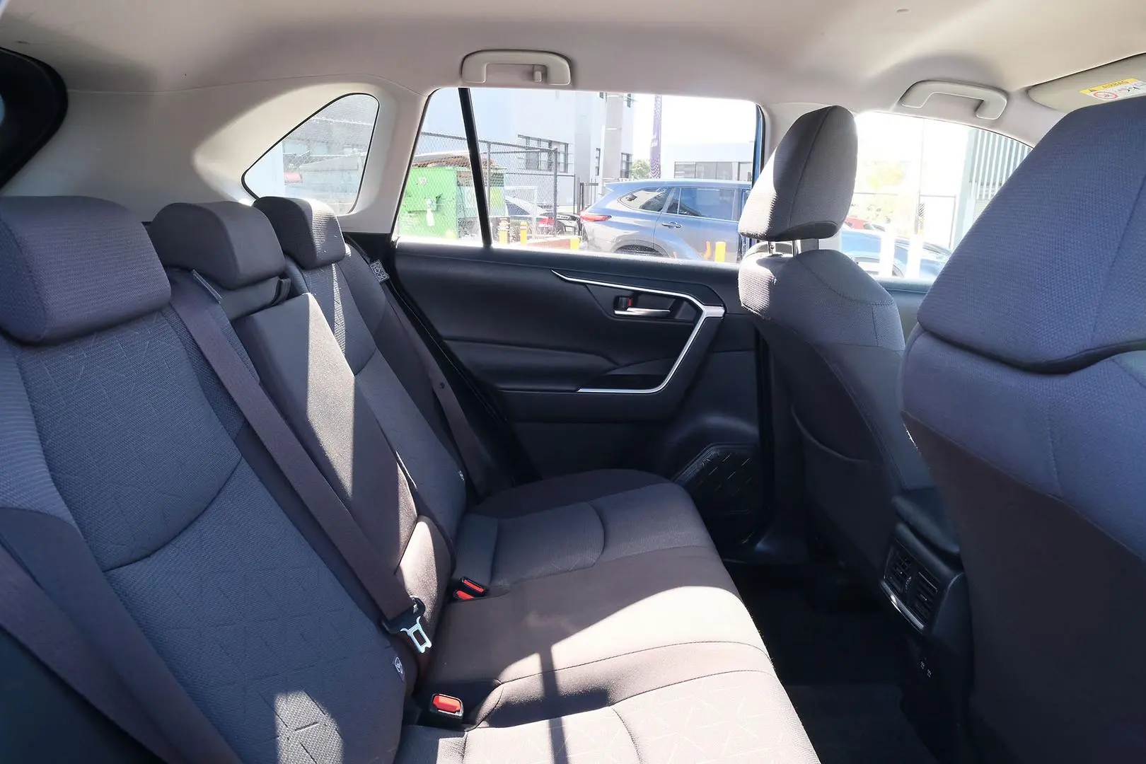 2019 Toyota RAV4 Gallery Image 11