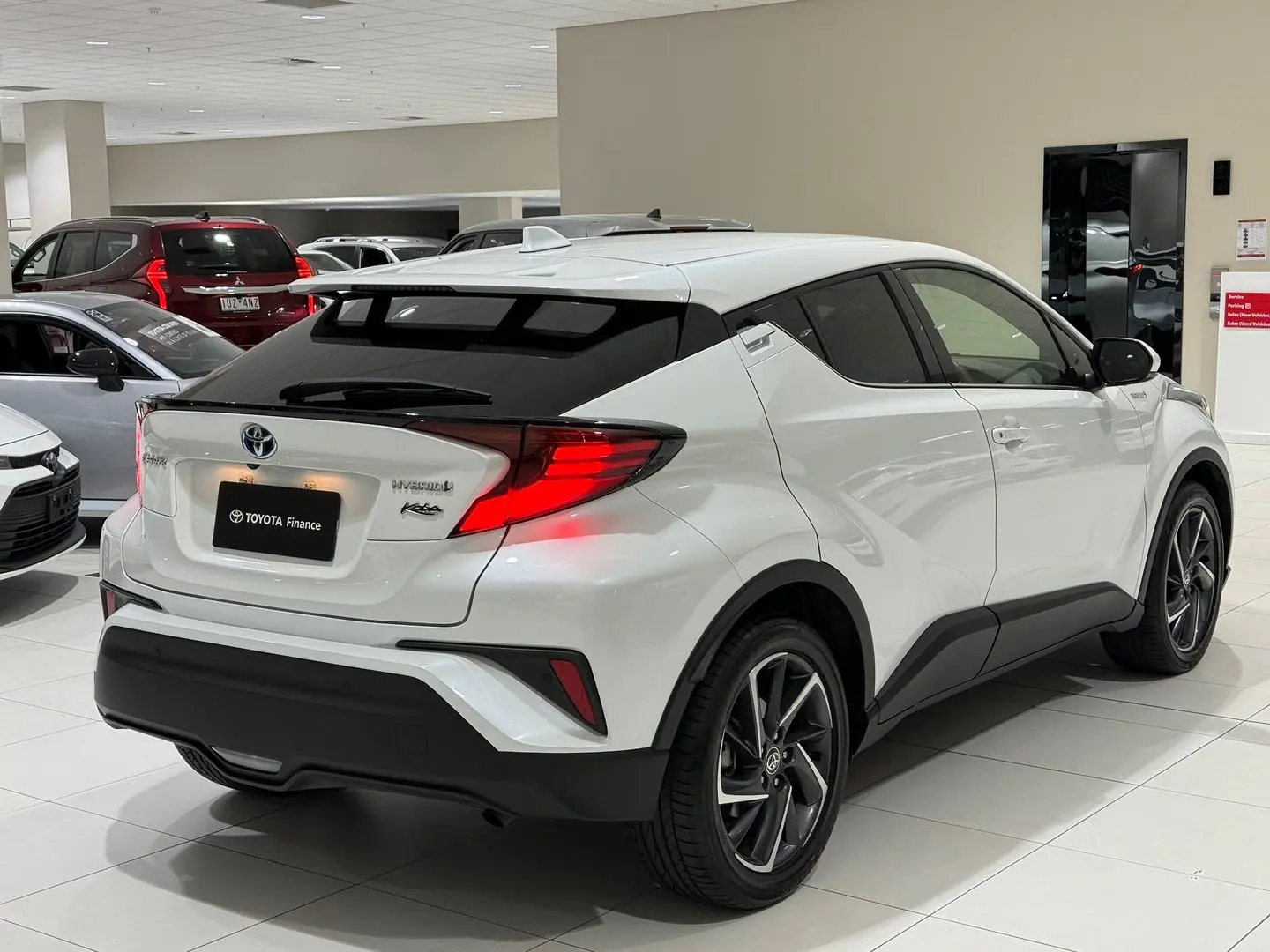 2022 Toyota C-HR Gallery Image 11