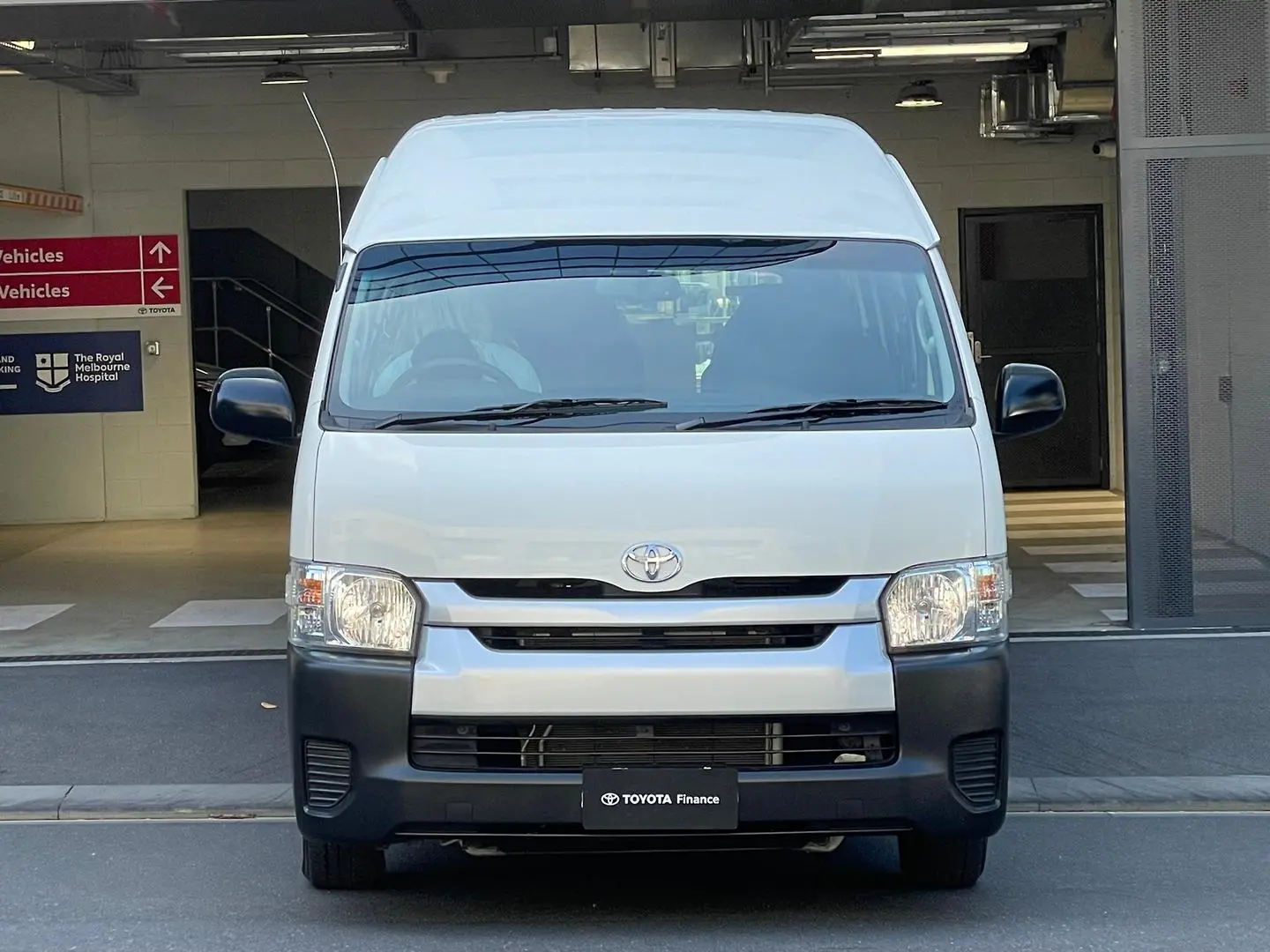 2018 Toyota Hiace Gallery Image 7