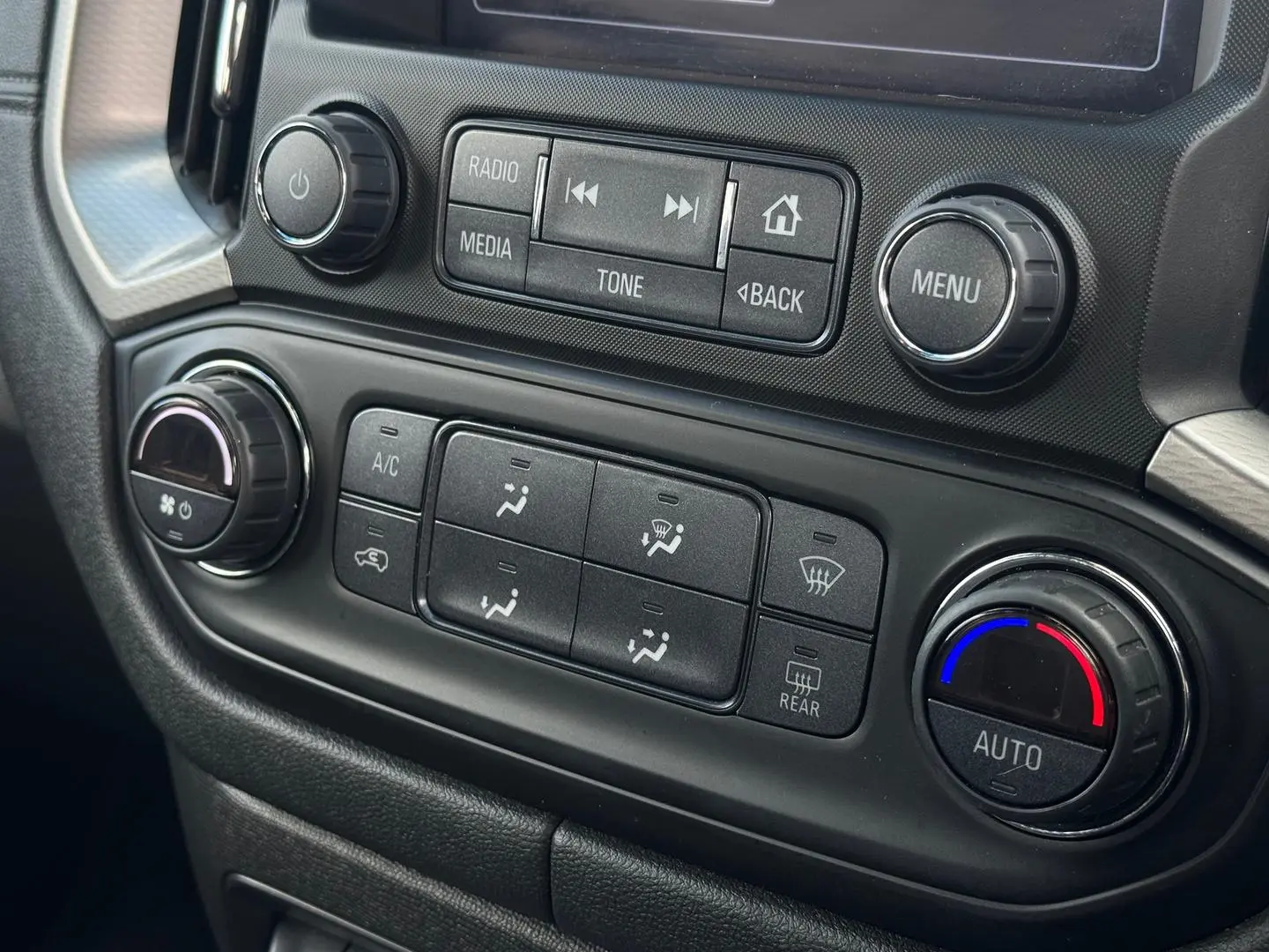 2017 Holden Colorado Gallery Image 16