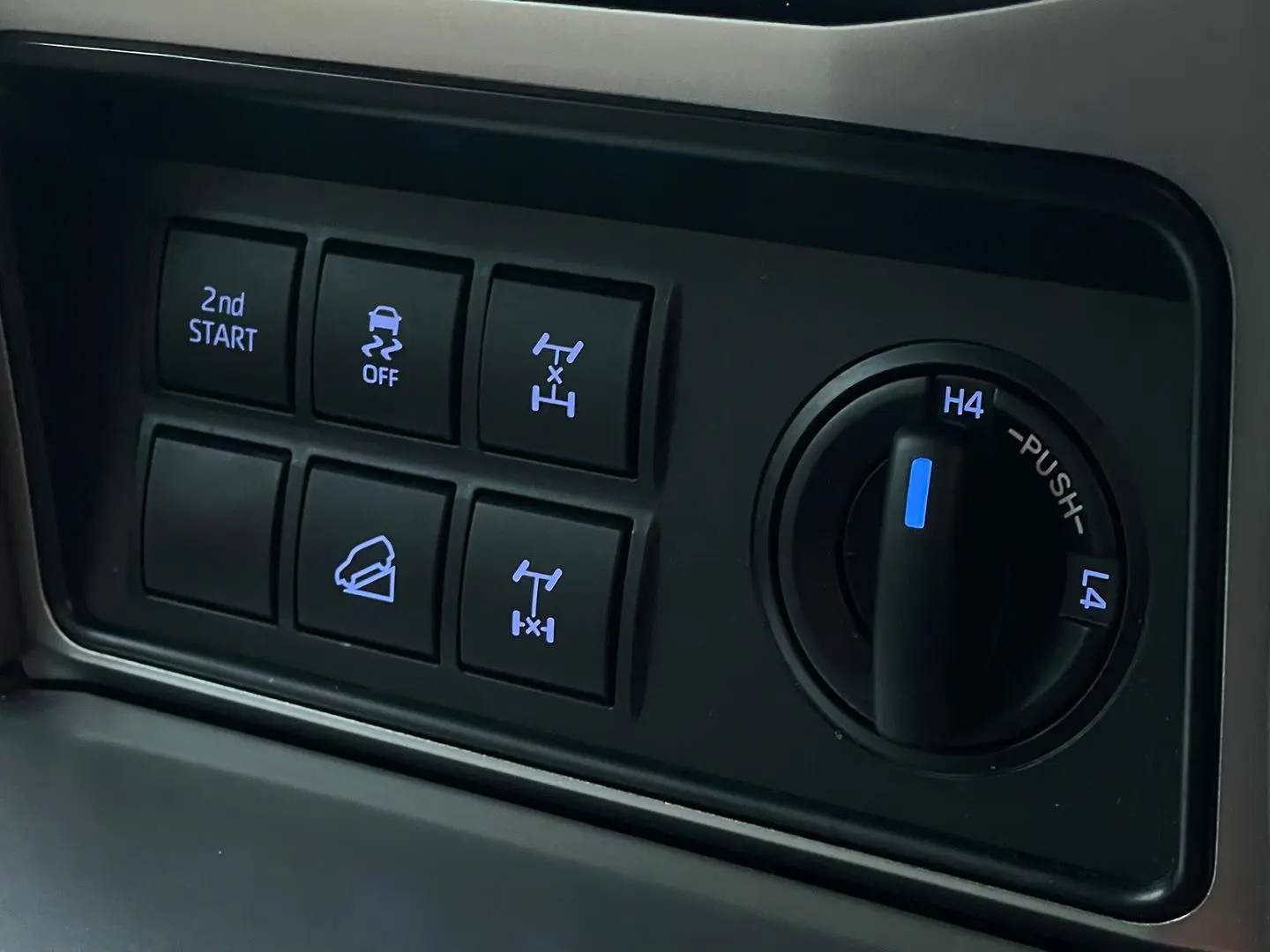 2023 Toyota Landcruiser Prado Gallery Image 22