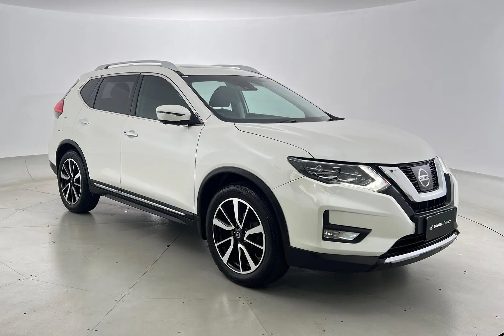 2018 Nissan X-Trail Gallery Image 1