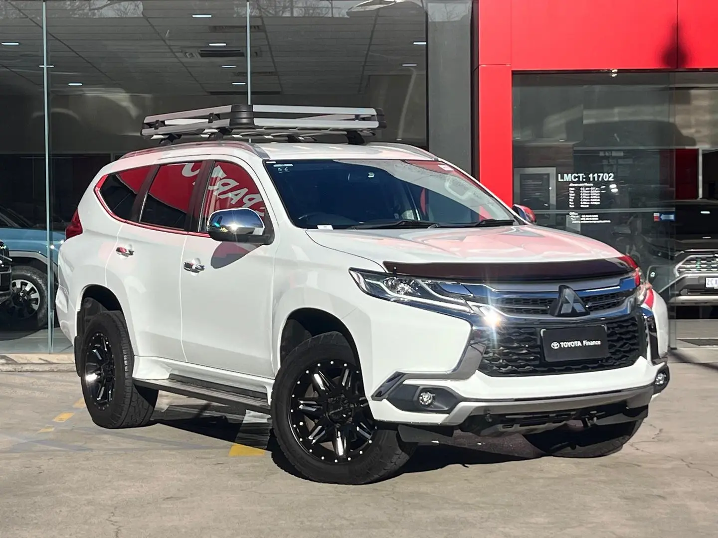 2018 Mitsubishi Pajero Sport Gallery Image 1