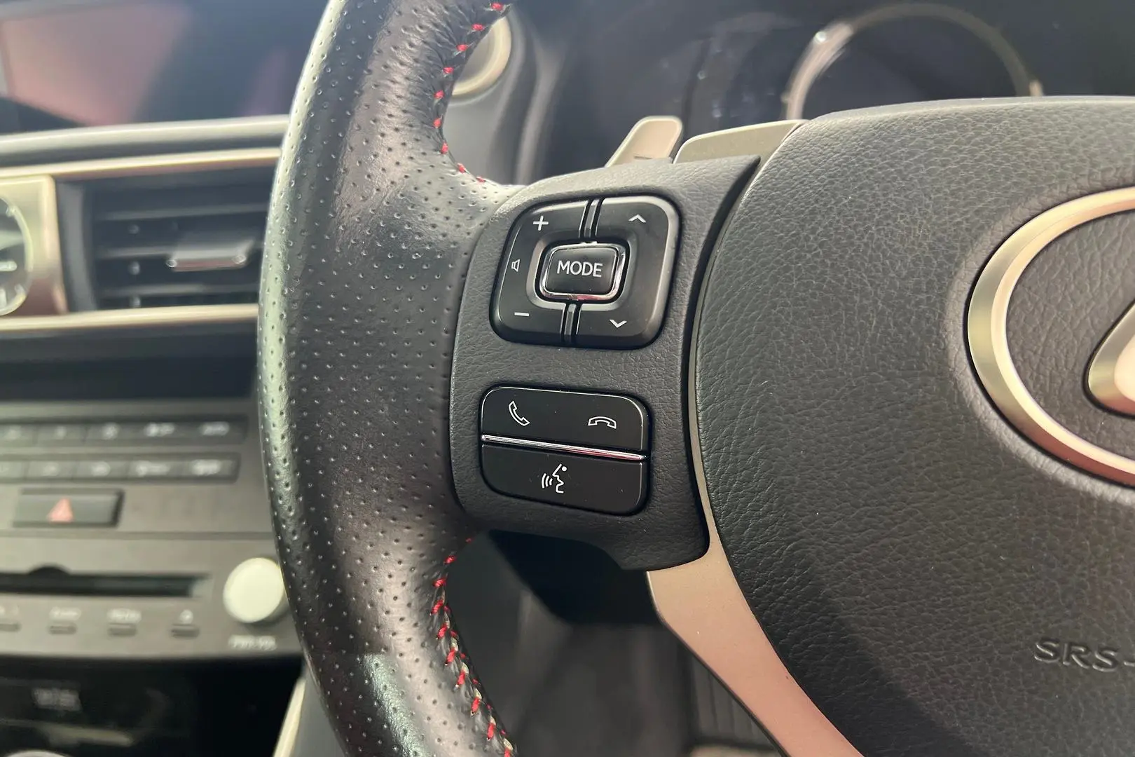 2019 Lexus IS Gallery Image 17