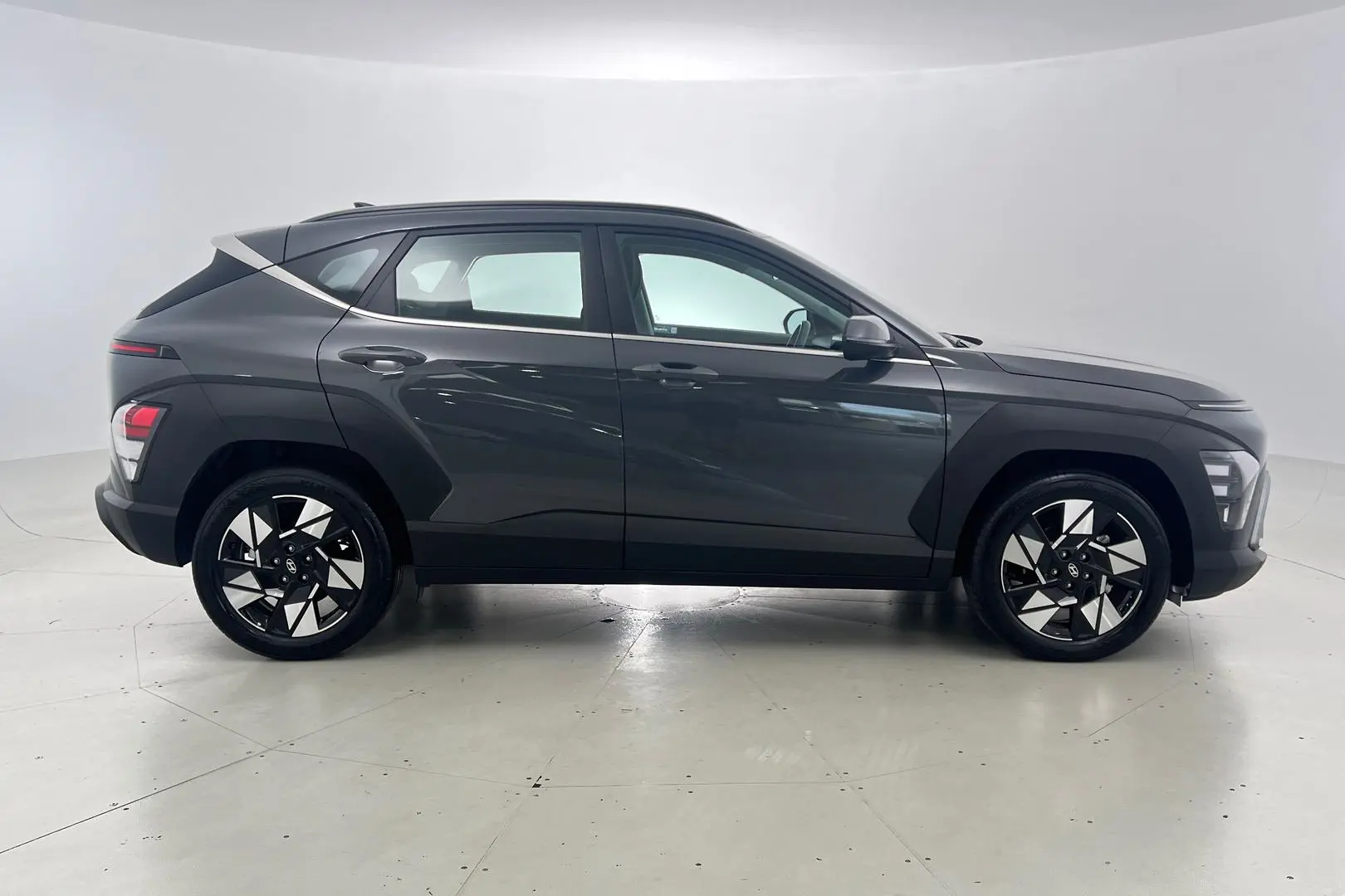 2024 Hyundai Kona Gallery Image 2