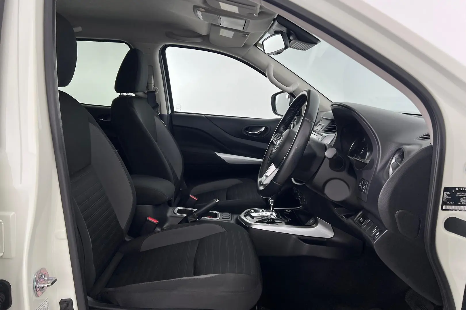 2021 Nissan Navara Gallery Image 10