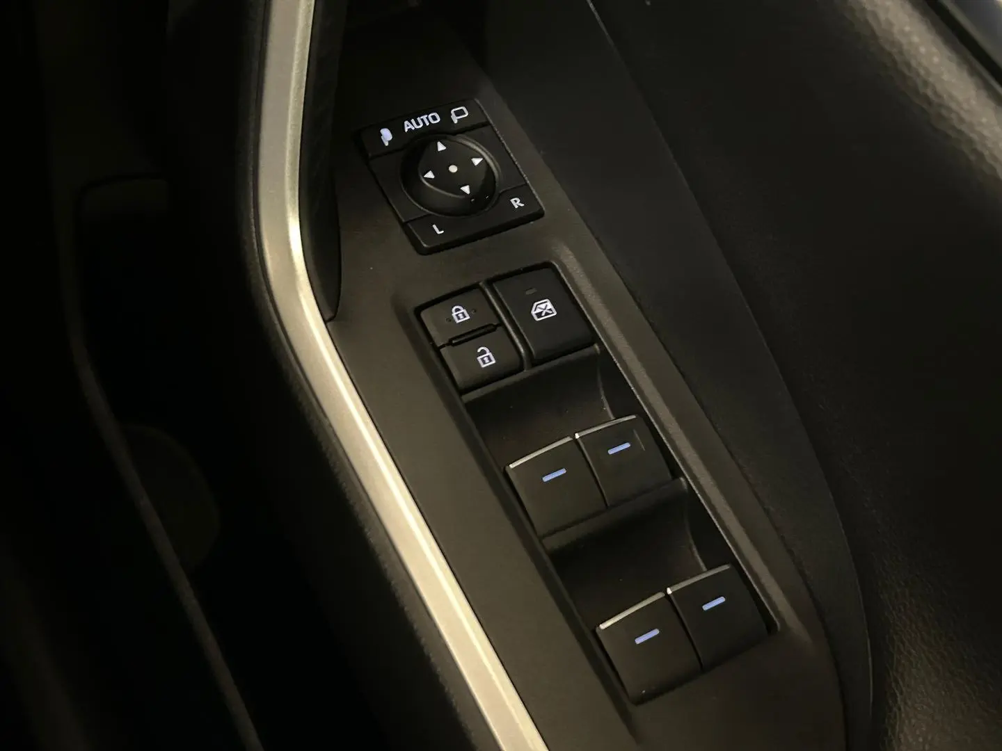 2024 Toyota RAV4 Gallery Image 25
