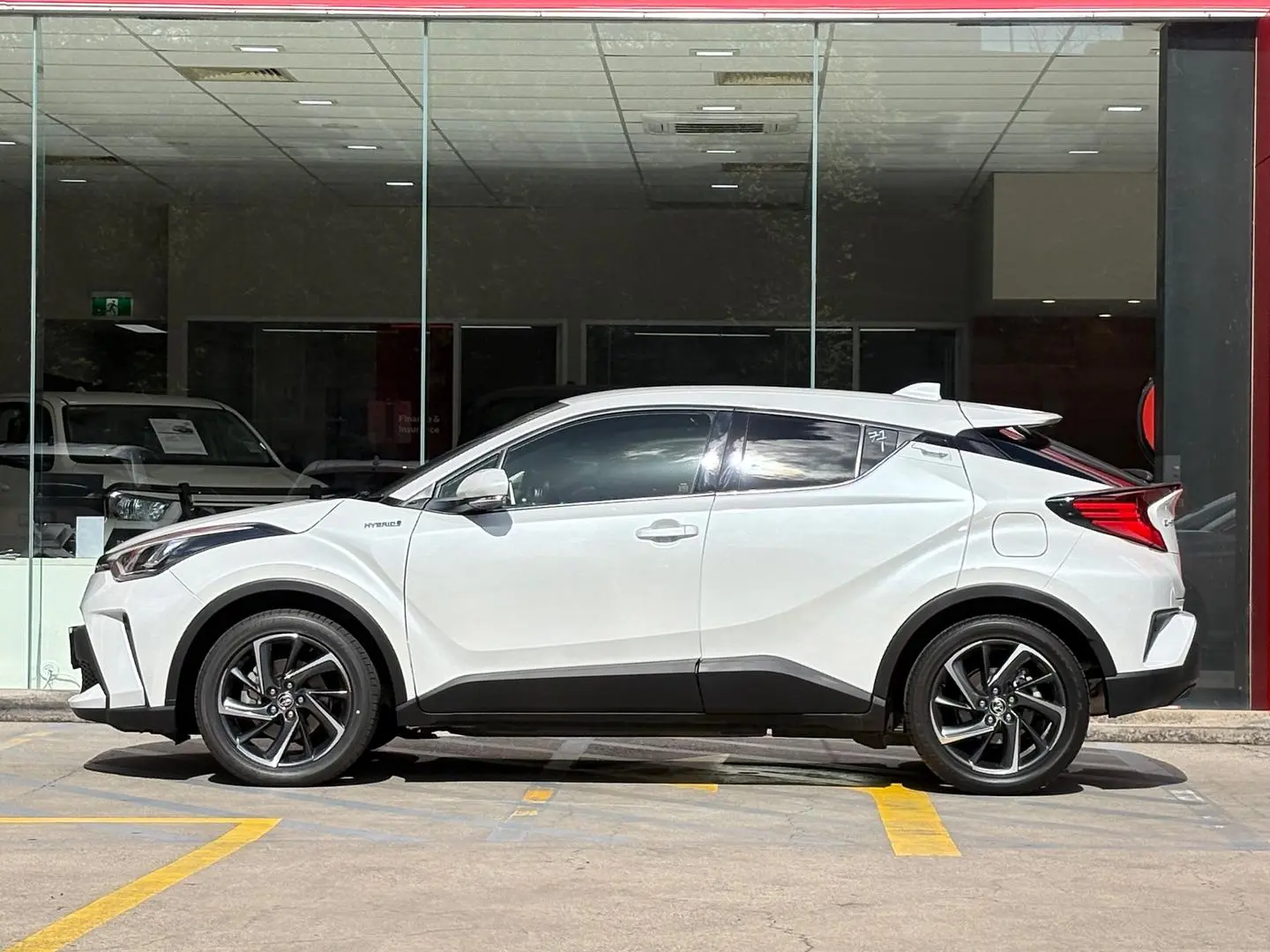 2022 Toyota C-HR Gallery Image 5