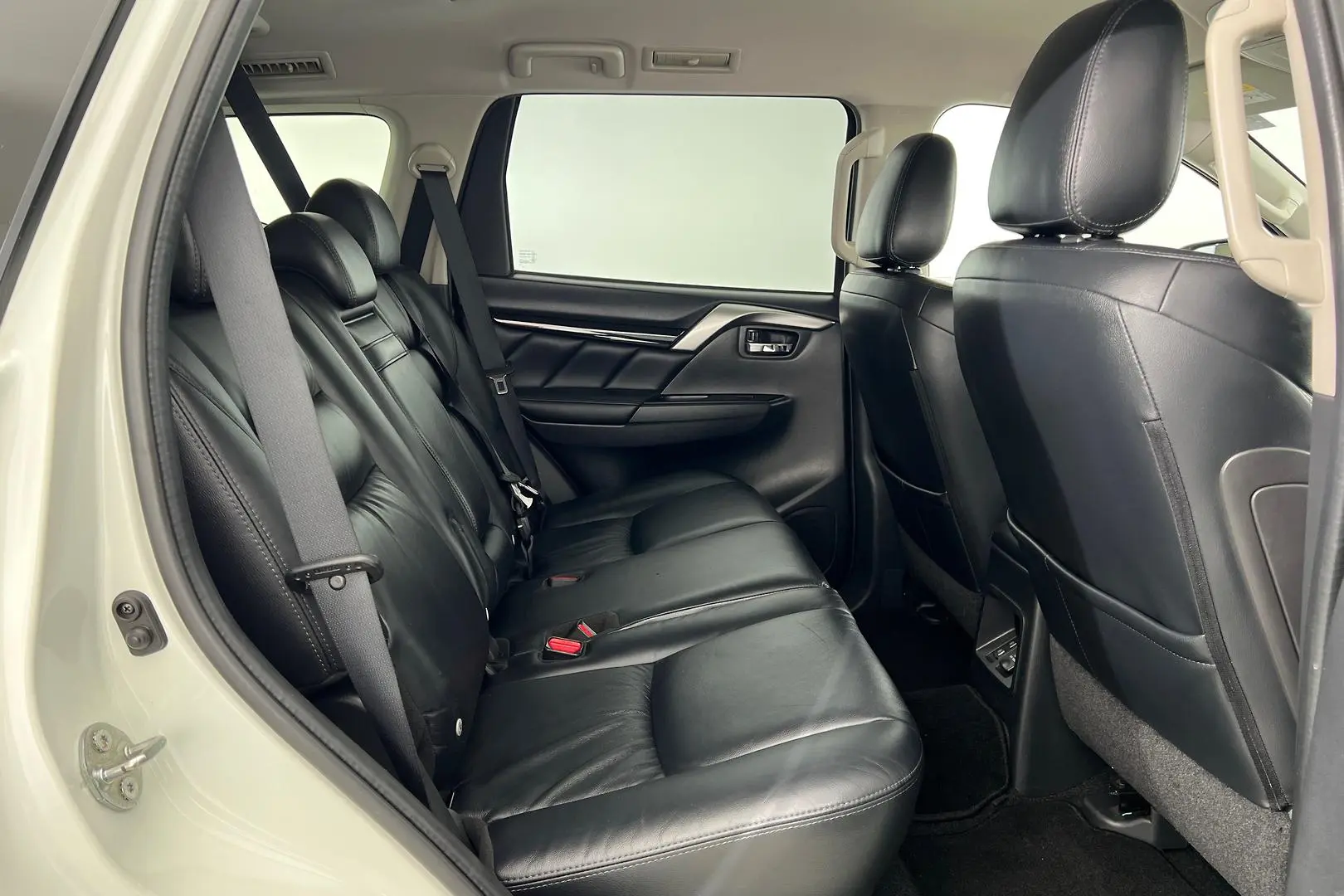2018 Mitsubishi Pajero Sport Gallery Image 15