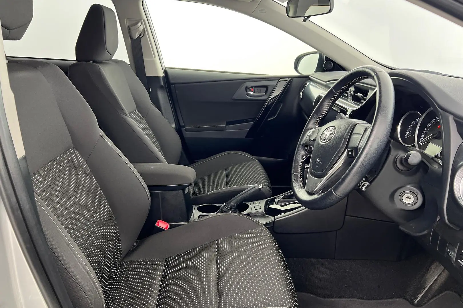 2016 Toyota Corolla Gallery Image 12