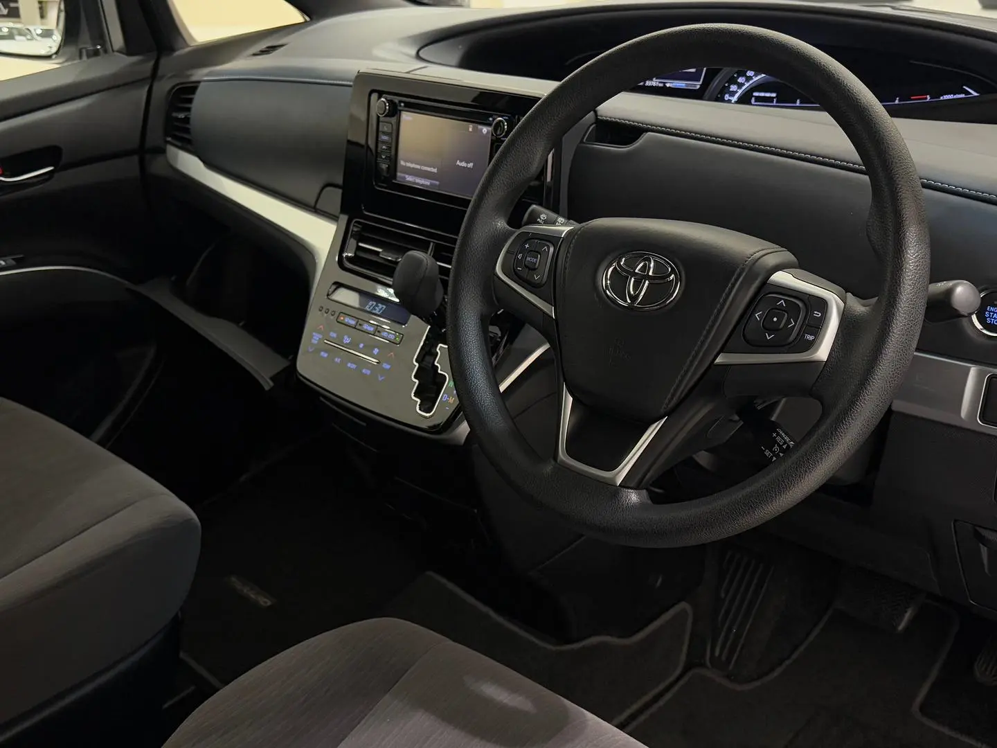 2018 Toyota Tarago Gallery Image 12