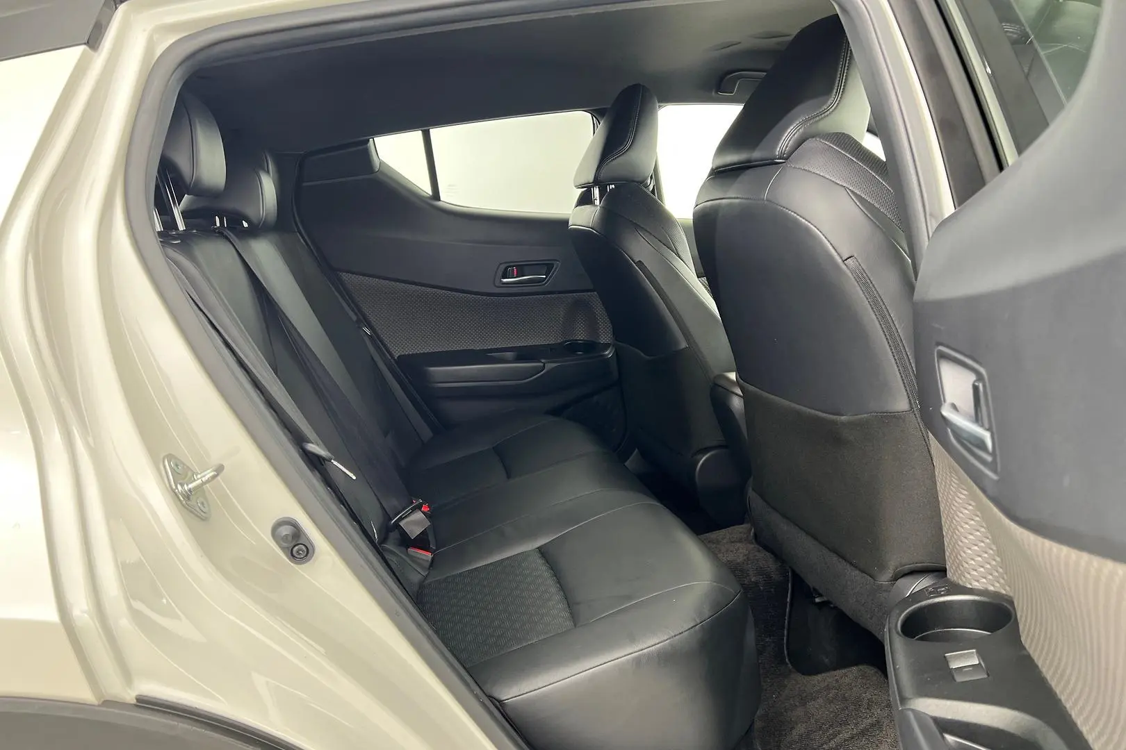 2020 Toyota C-HR Gallery Image 15