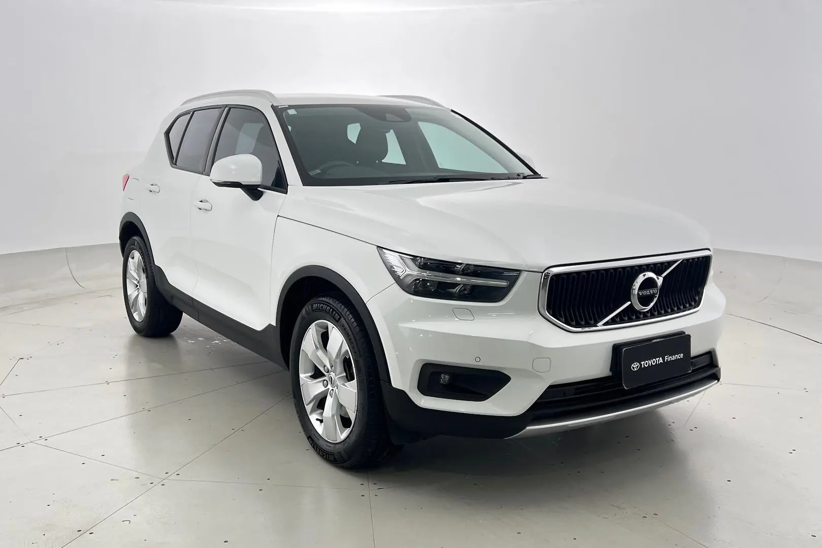 2022 Volvo XC40 Gallery Image 1