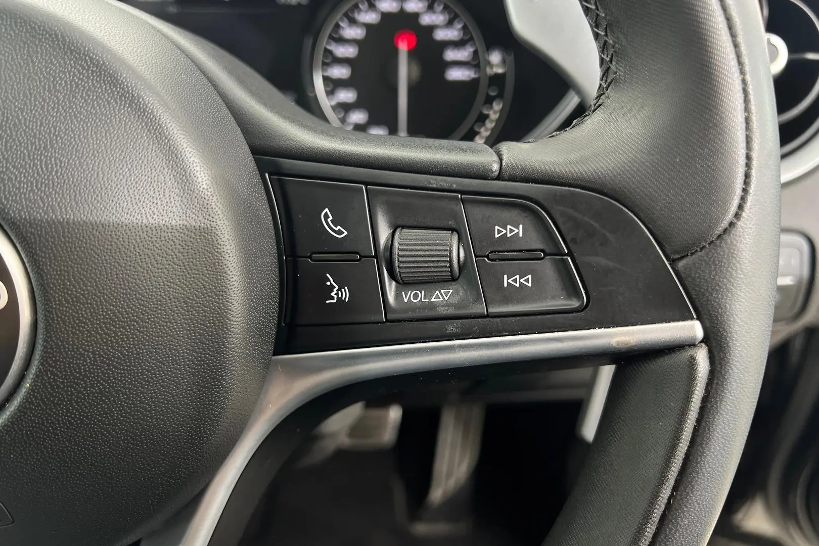 2019 Alfa Romeo Giulia Gallery Image 18
