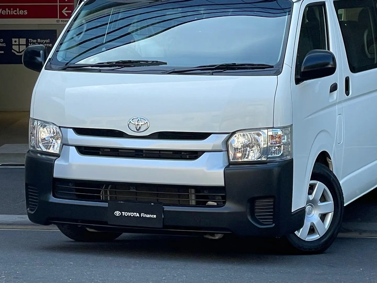 2018 Toyota Hiace Gallery Image 6