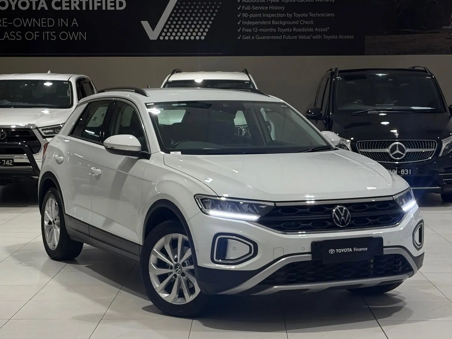2023 Volkswagen T-Roc Gallery Image 1
