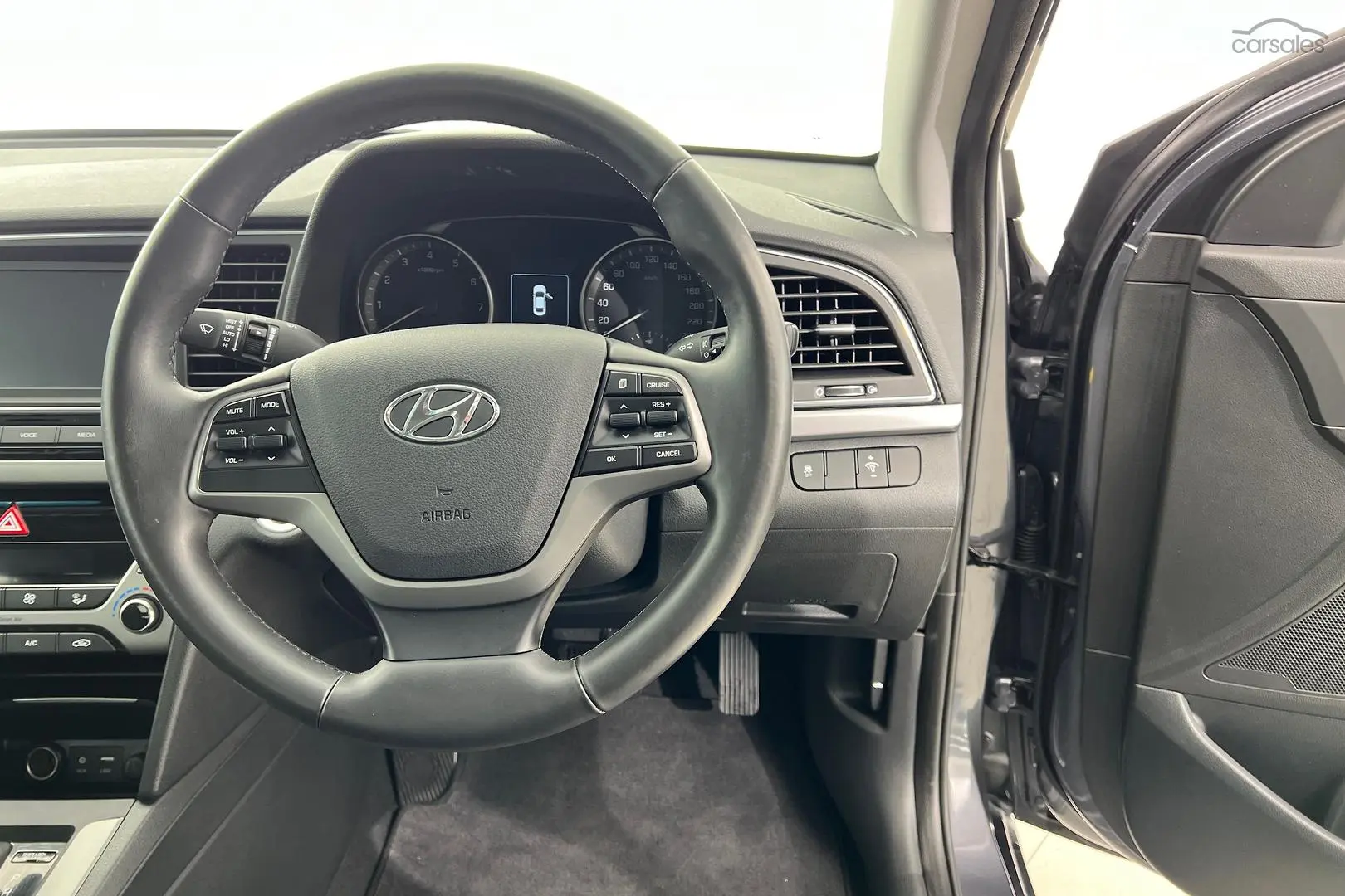 2017 Hyundai Elantra Image 12