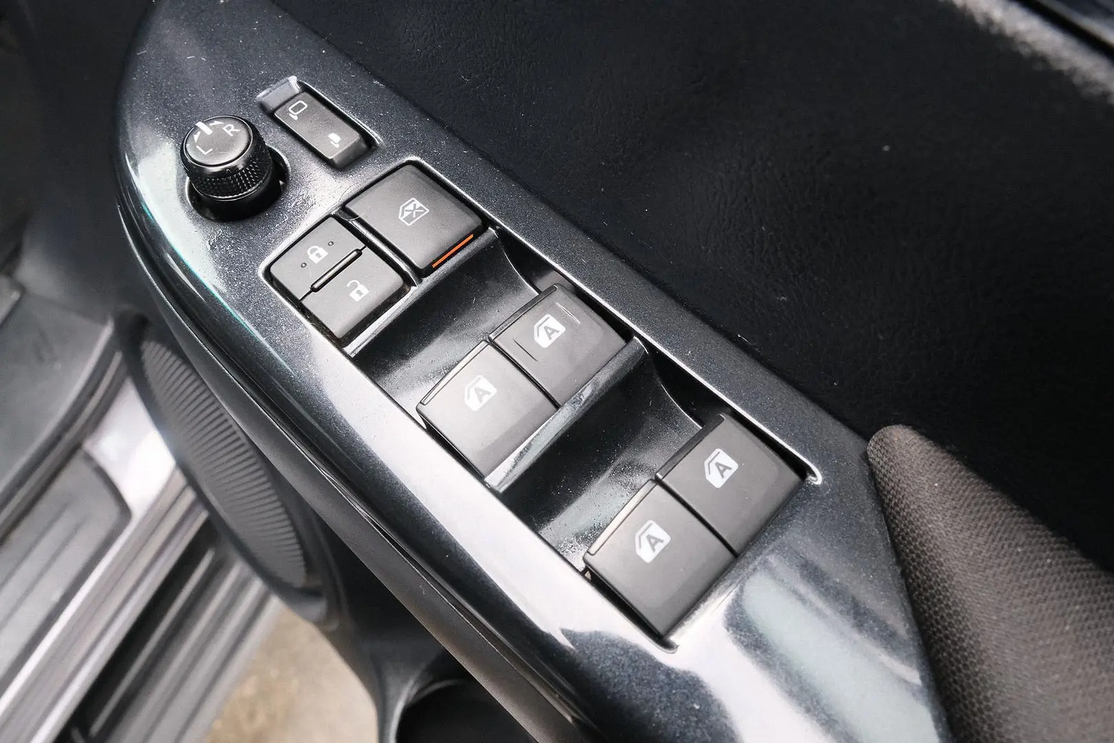 2021 Toyota Hilux Gallery Image 13