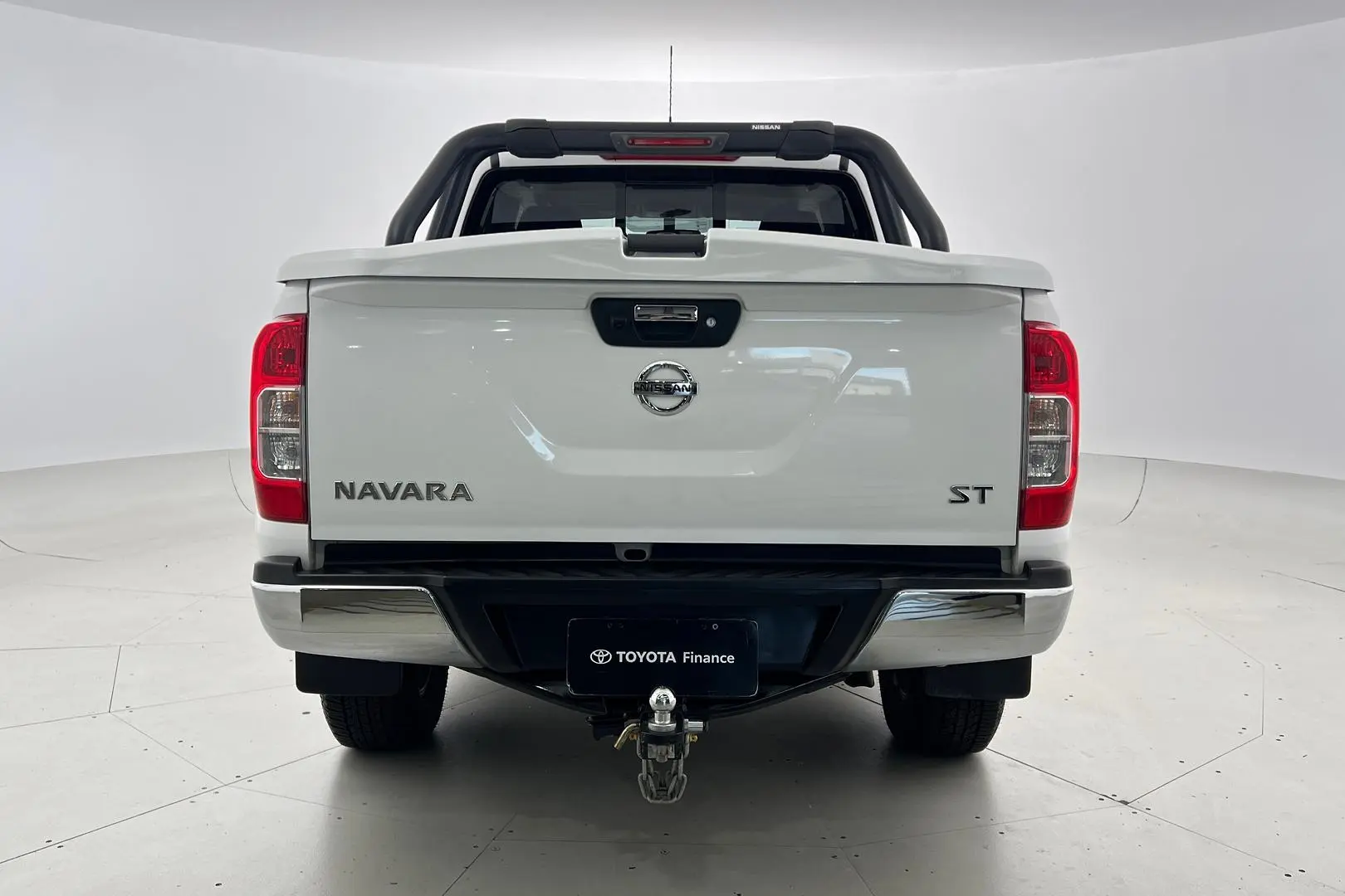 2020 Nissan Navara Gallery Image 3