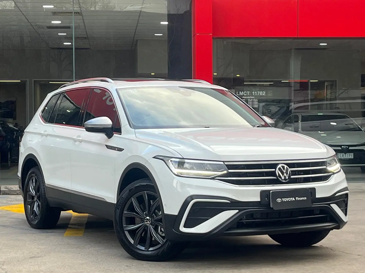 2023 Volkswagen Tiguan Gallery Image 1