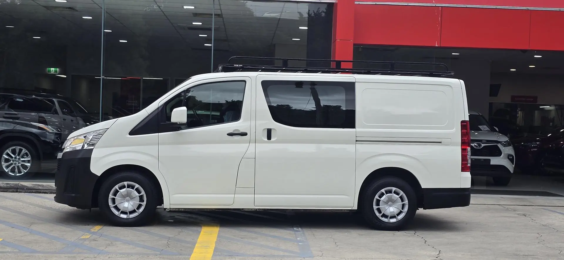 2021 Toyota Hiace Gallery Image 6