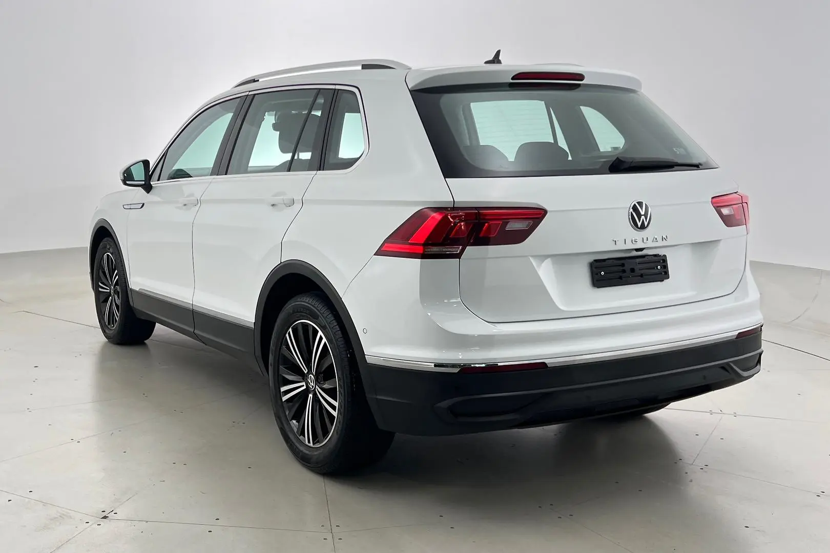 2023 Volkswagen Tiguan Gallery Image 9