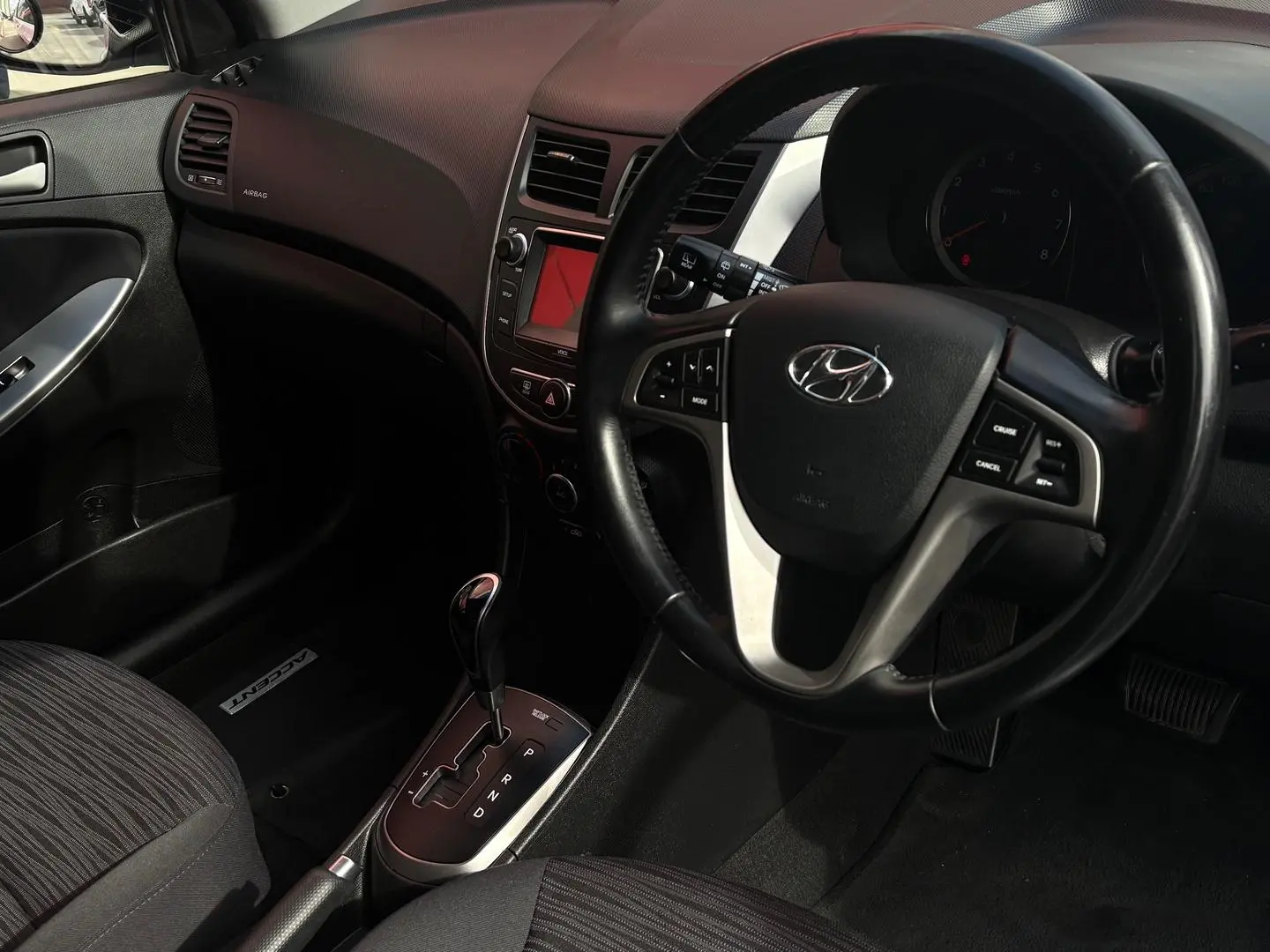 2017 Hyundai Accent Gallery Image 12
