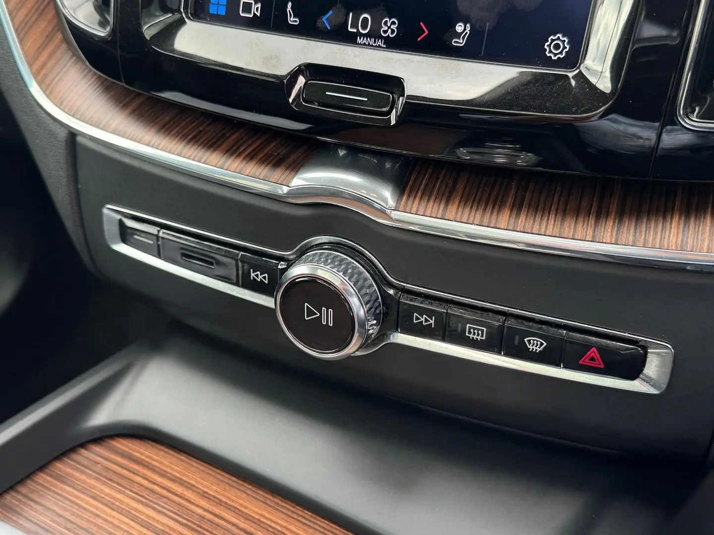 2022 Volvo XC60 Gallery Image 18