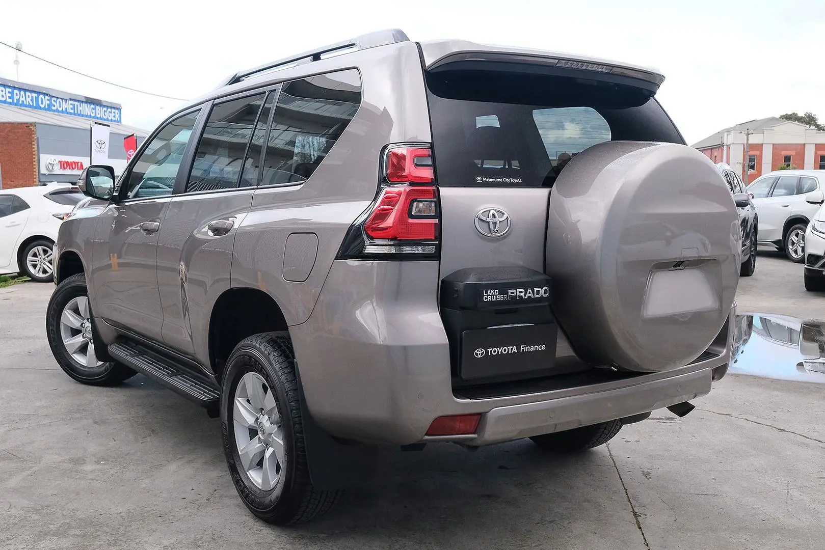 2023 Toyota Landcruiser Prado Gallery Image 2