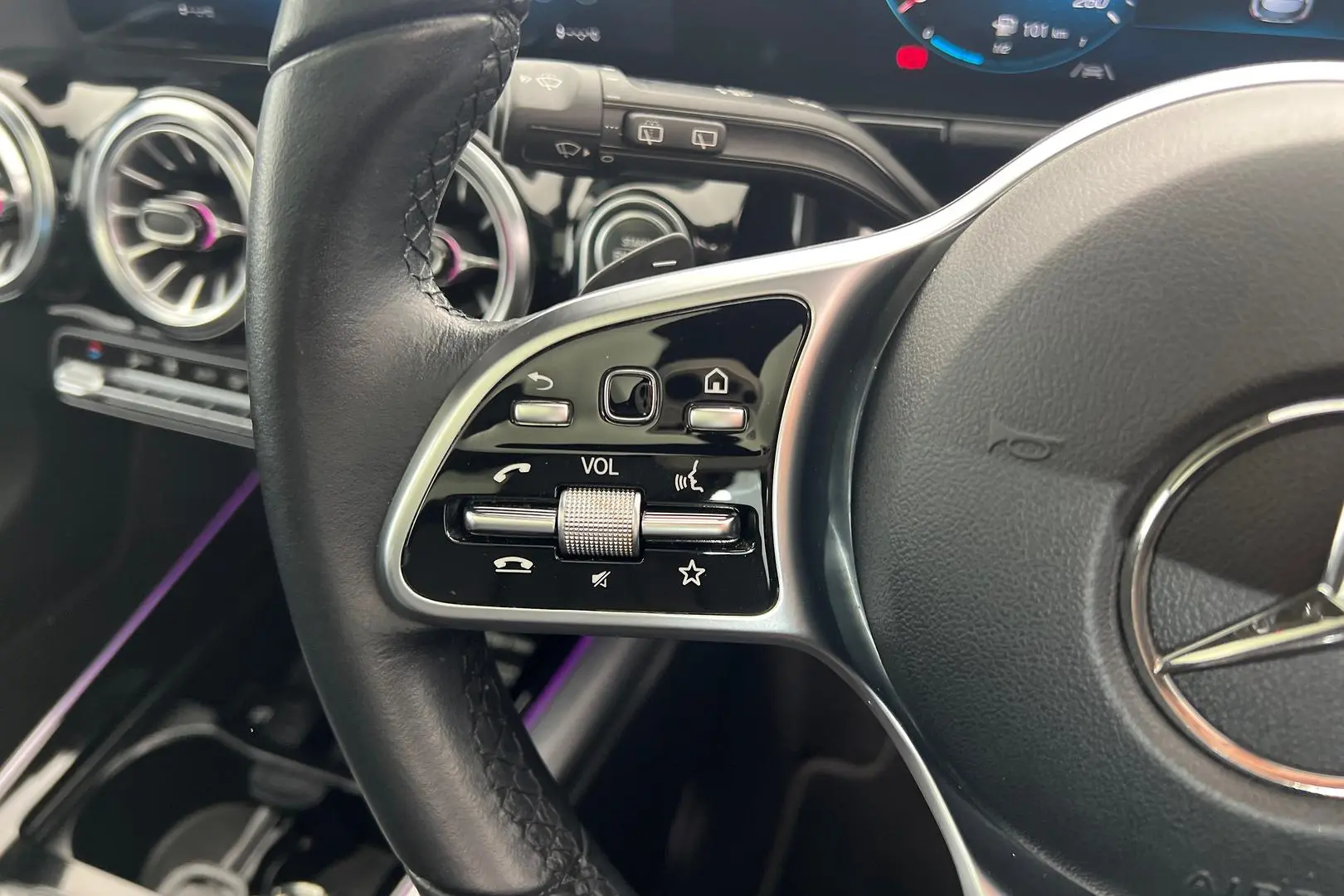 2021 Mercedes-Benz GLA-Class Gallery Image 17
