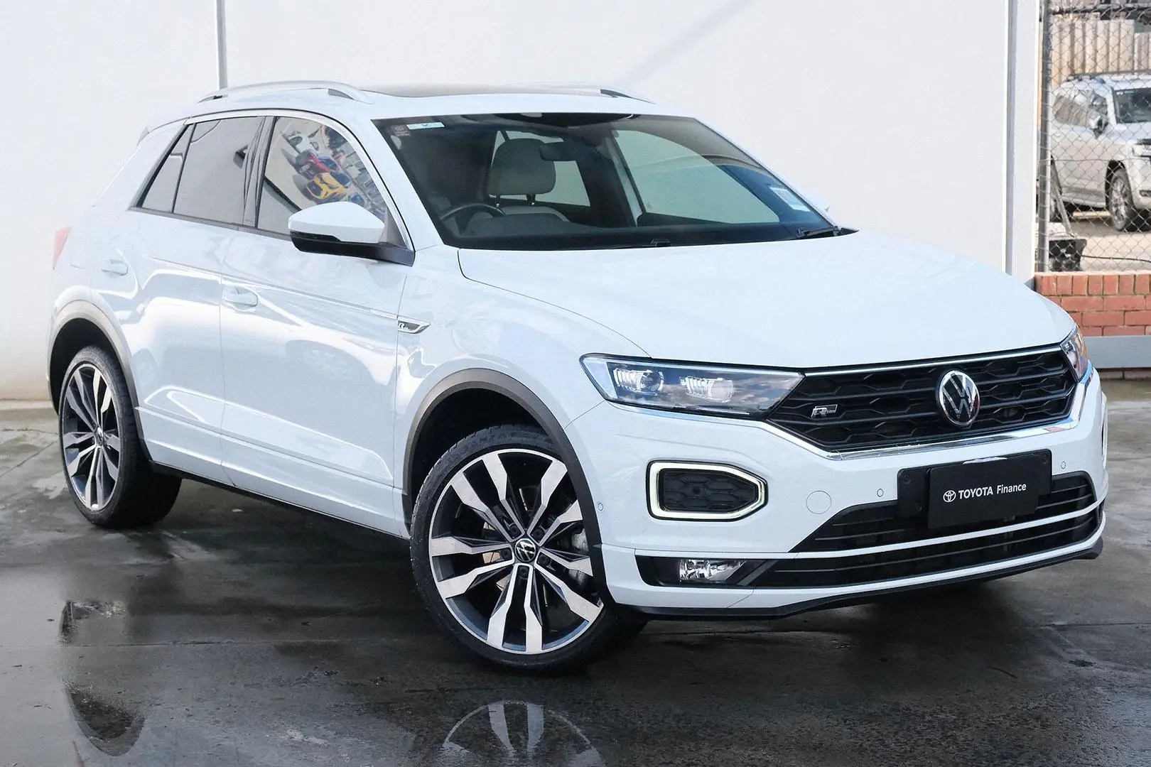 2021 Volkswagen T-Roc Gallery Image 1