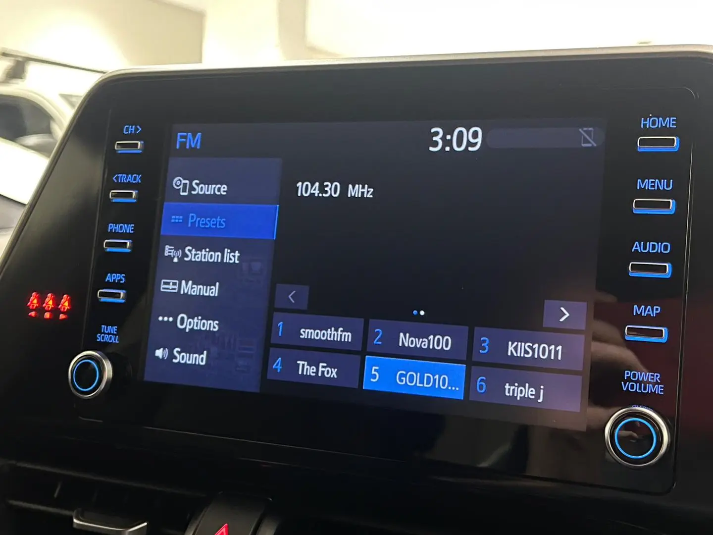 2022 Toyota C-HR Gallery Image 16