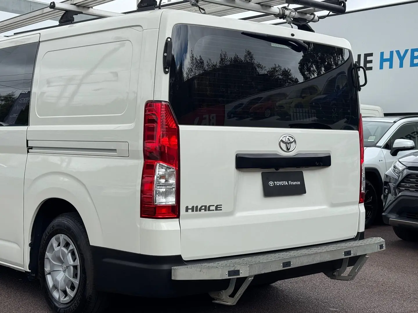 2019 Toyota Hiace Gallery Image 8