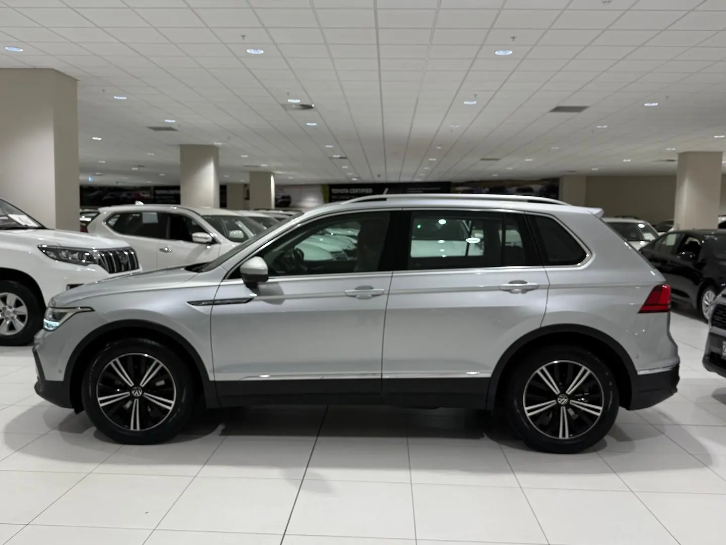 2023 Volkswagen Tiguan Gallery Image 6