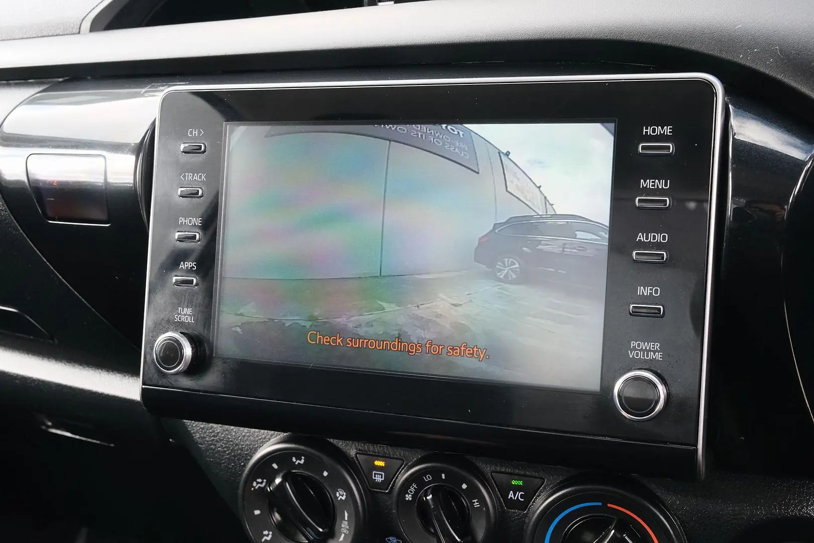 2024 Toyota Hilux Gallery Image 9