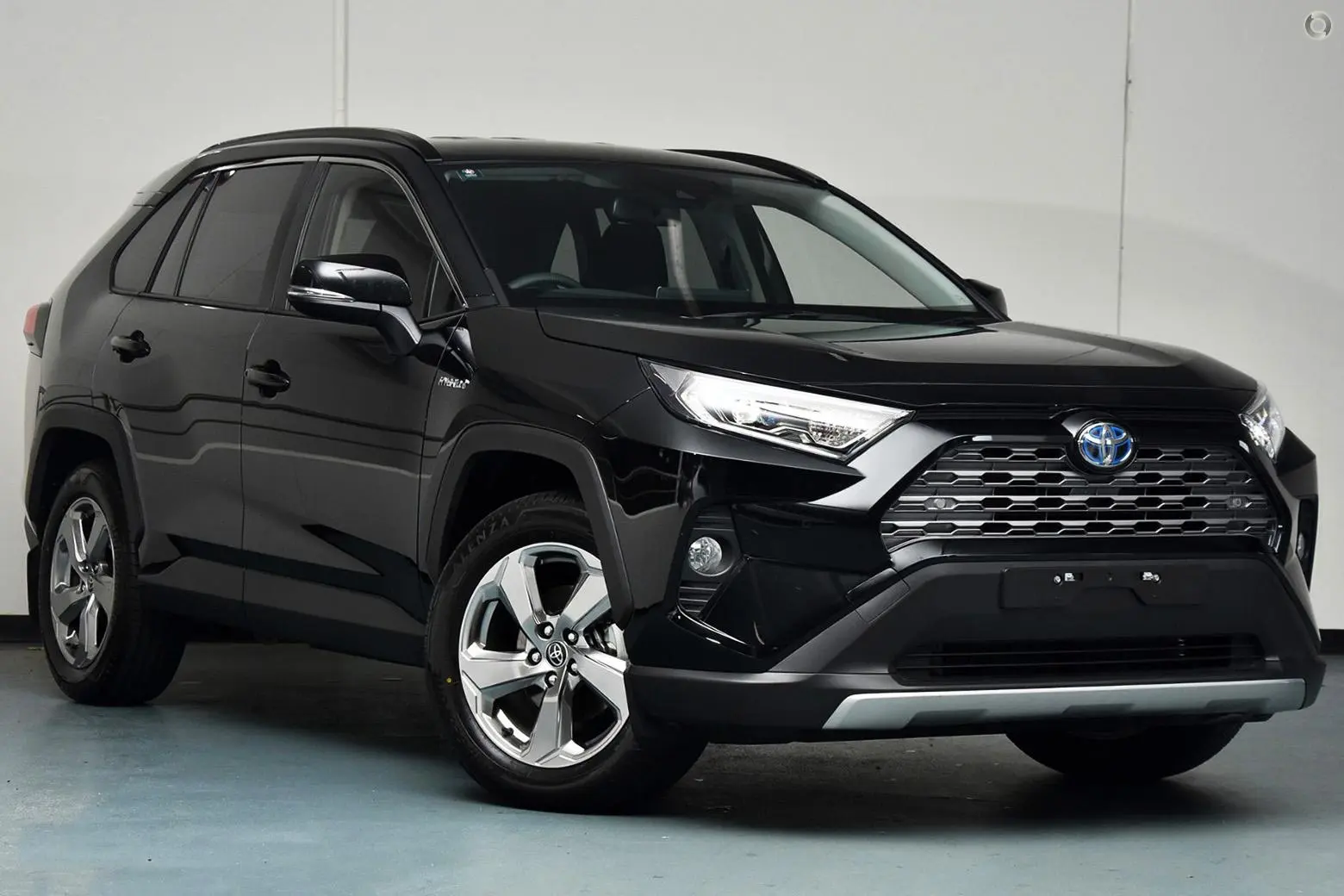 2021 Toyota RAV4 Gallery Image 1