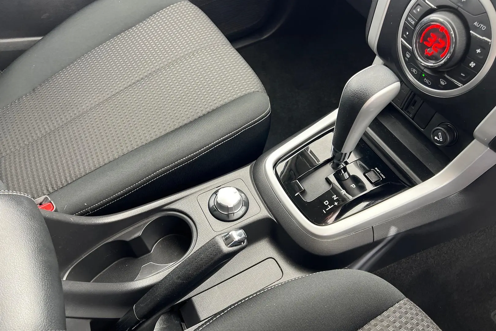 2018 Isuzu MU-X Gallery Image 18