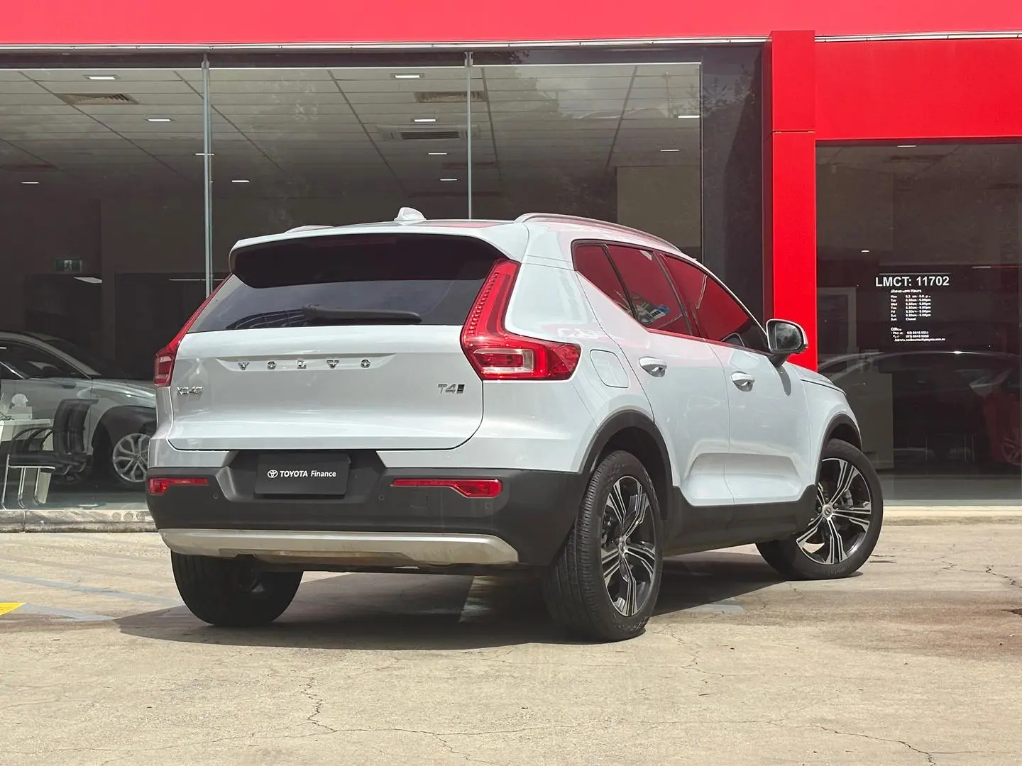 2021 Volvo XC40 Gallery Image 9