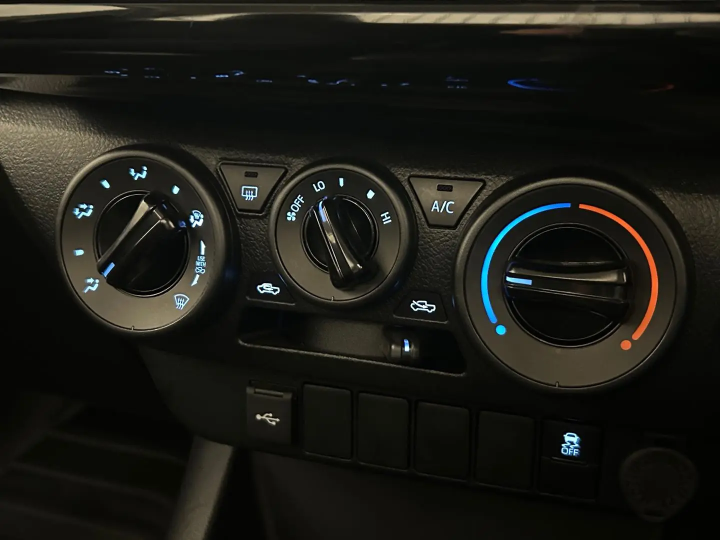 2024 Toyota Hilux Gallery Image 18