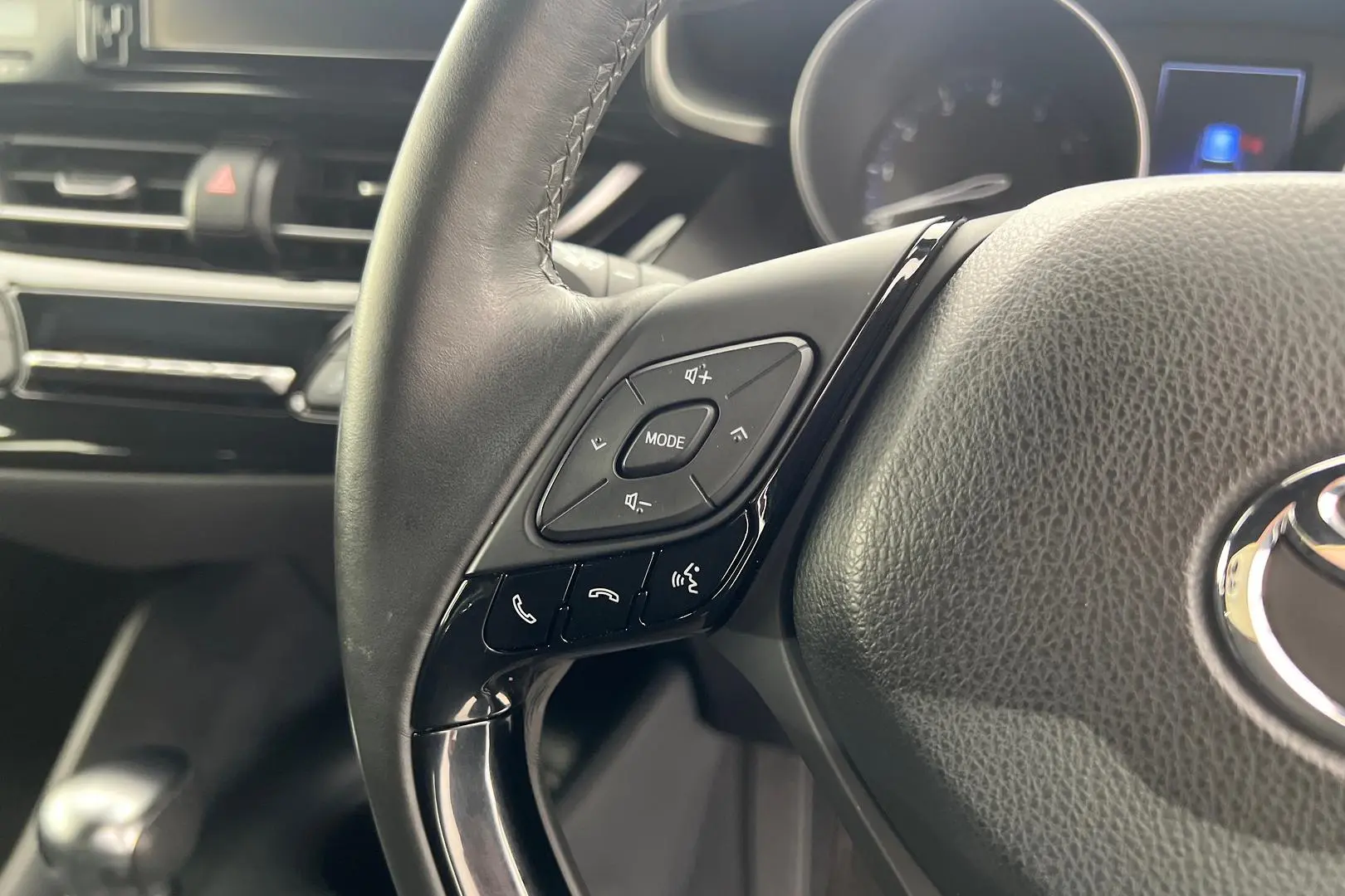 2019 Toyota C-HR Gallery Image 16