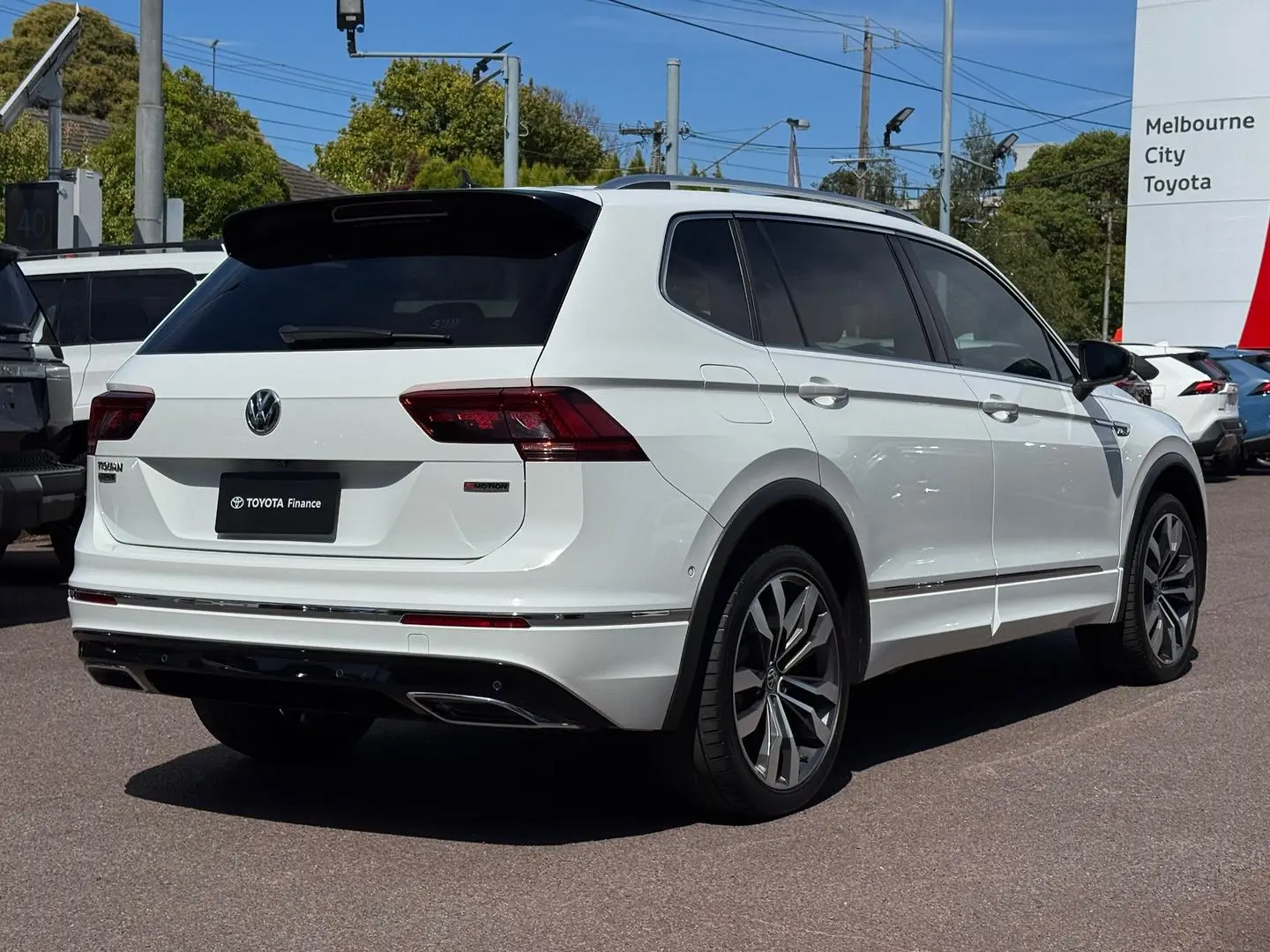 2021 Volkswagen Tiguan Gallery Image 4