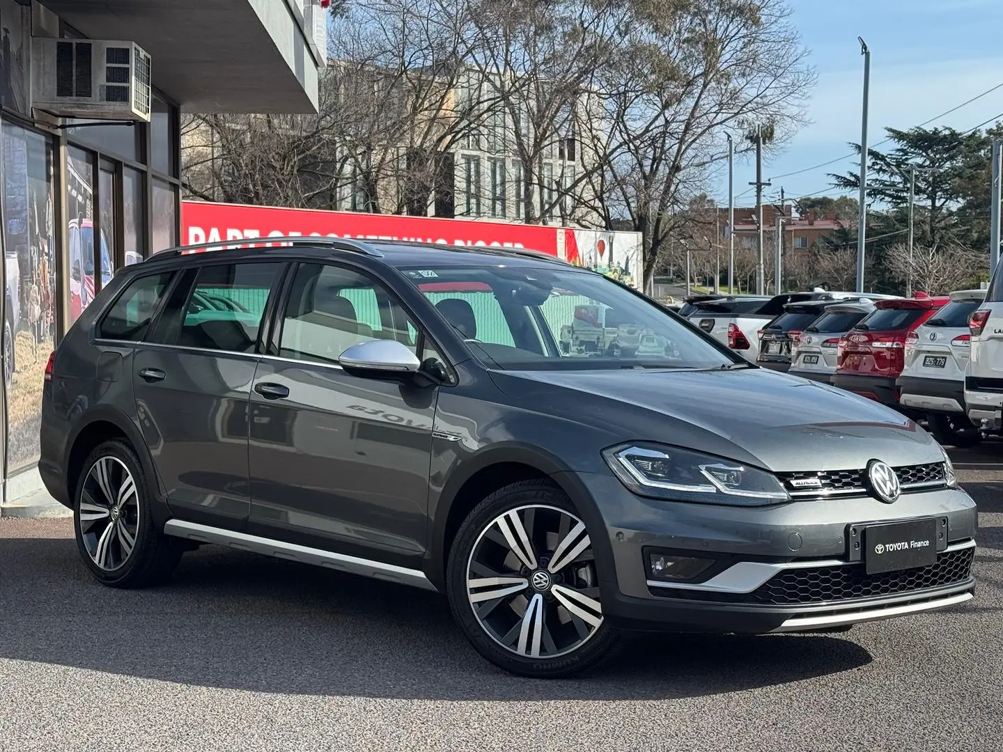 2018 Volkswagen Golf Gallery Image 1