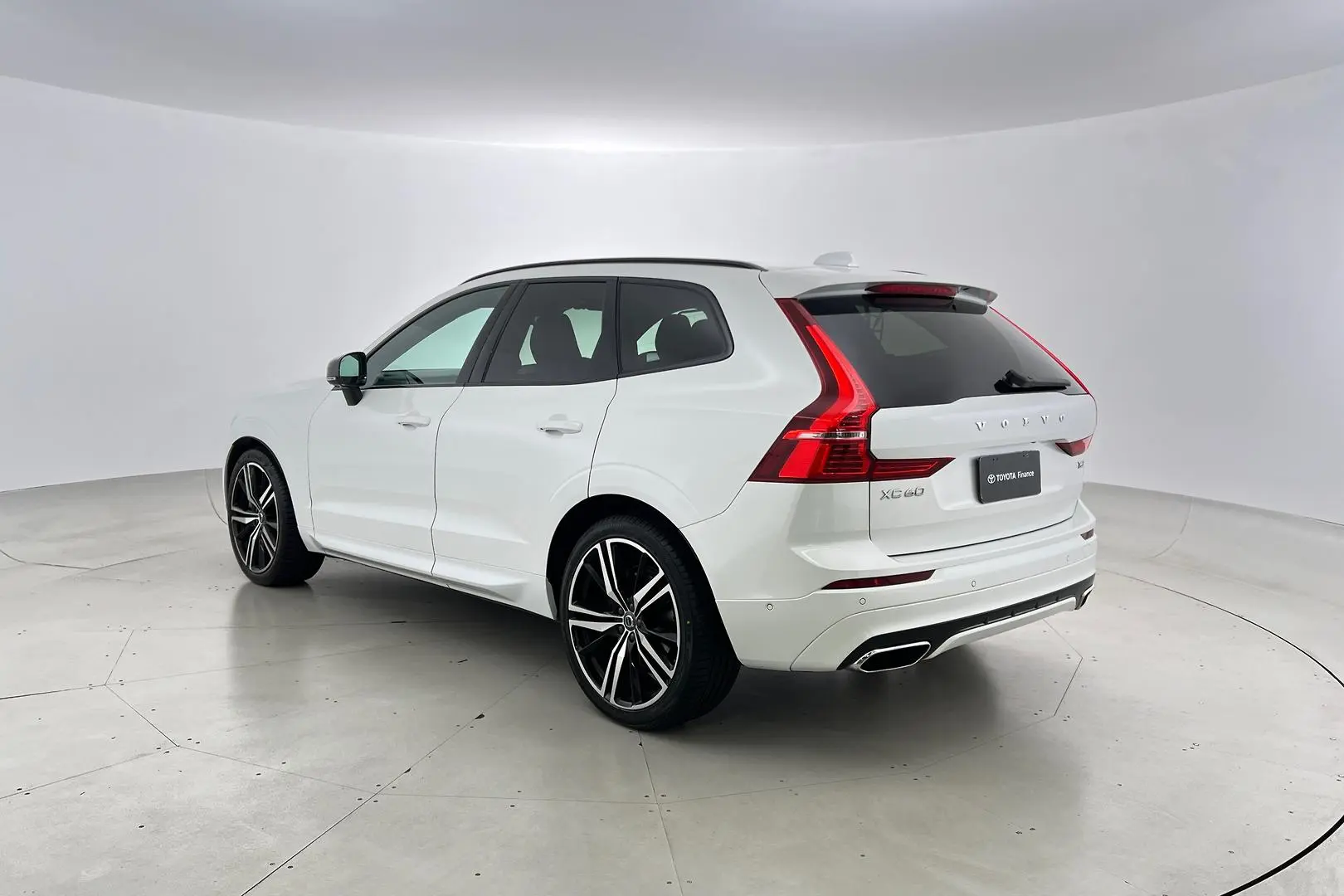 2021 Volvo Xc60 Gallery Image 2