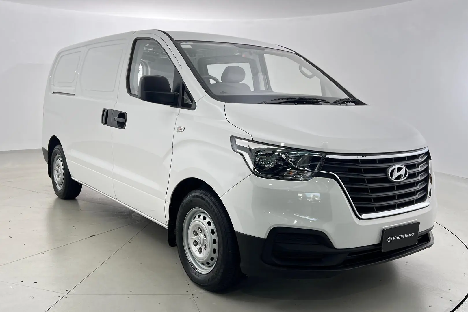 2018 Hyundai iLoad Gallery Image 1