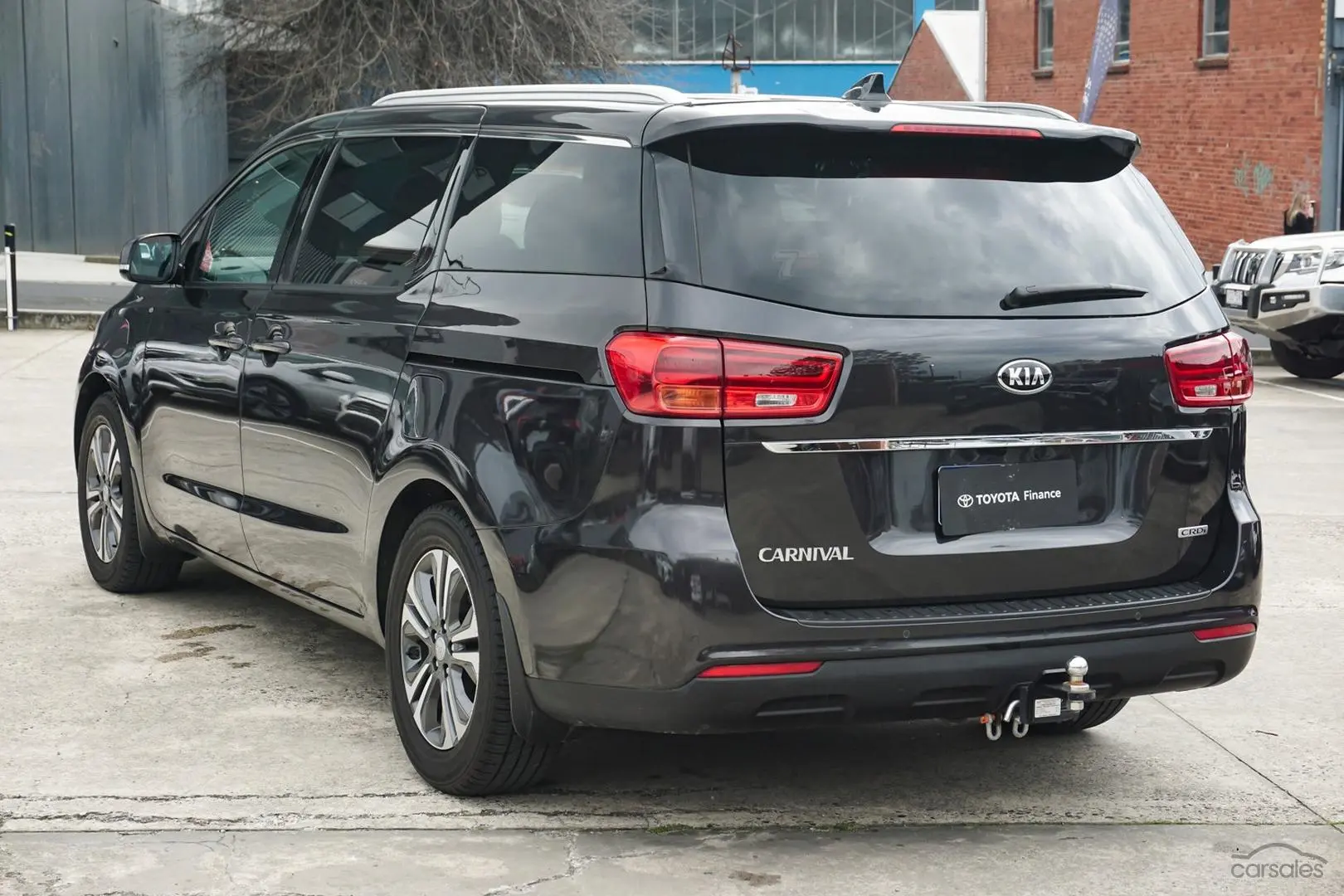 2019 Kia Carnival Image 2