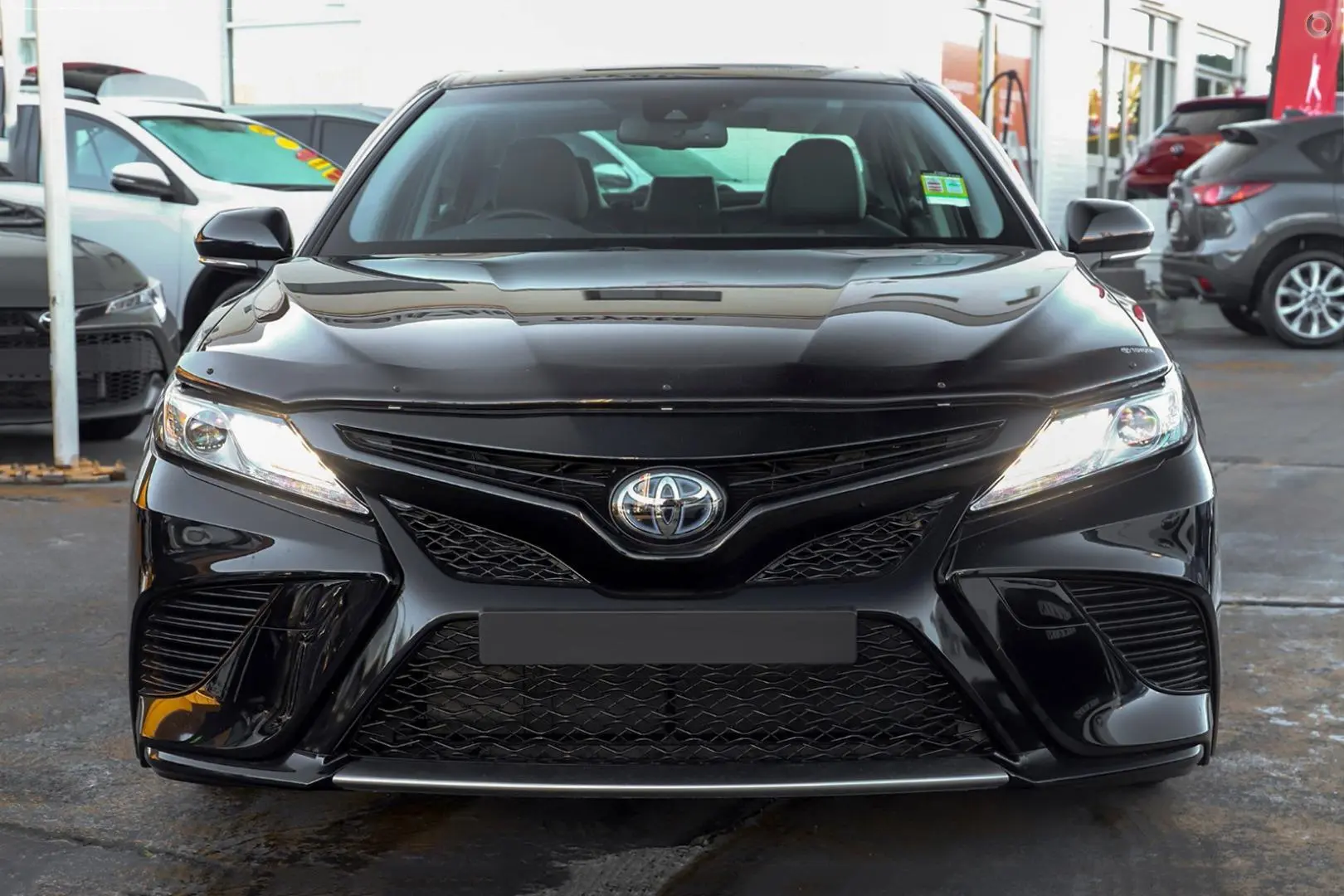 2020 Toyota Camry Gallery Image 2
