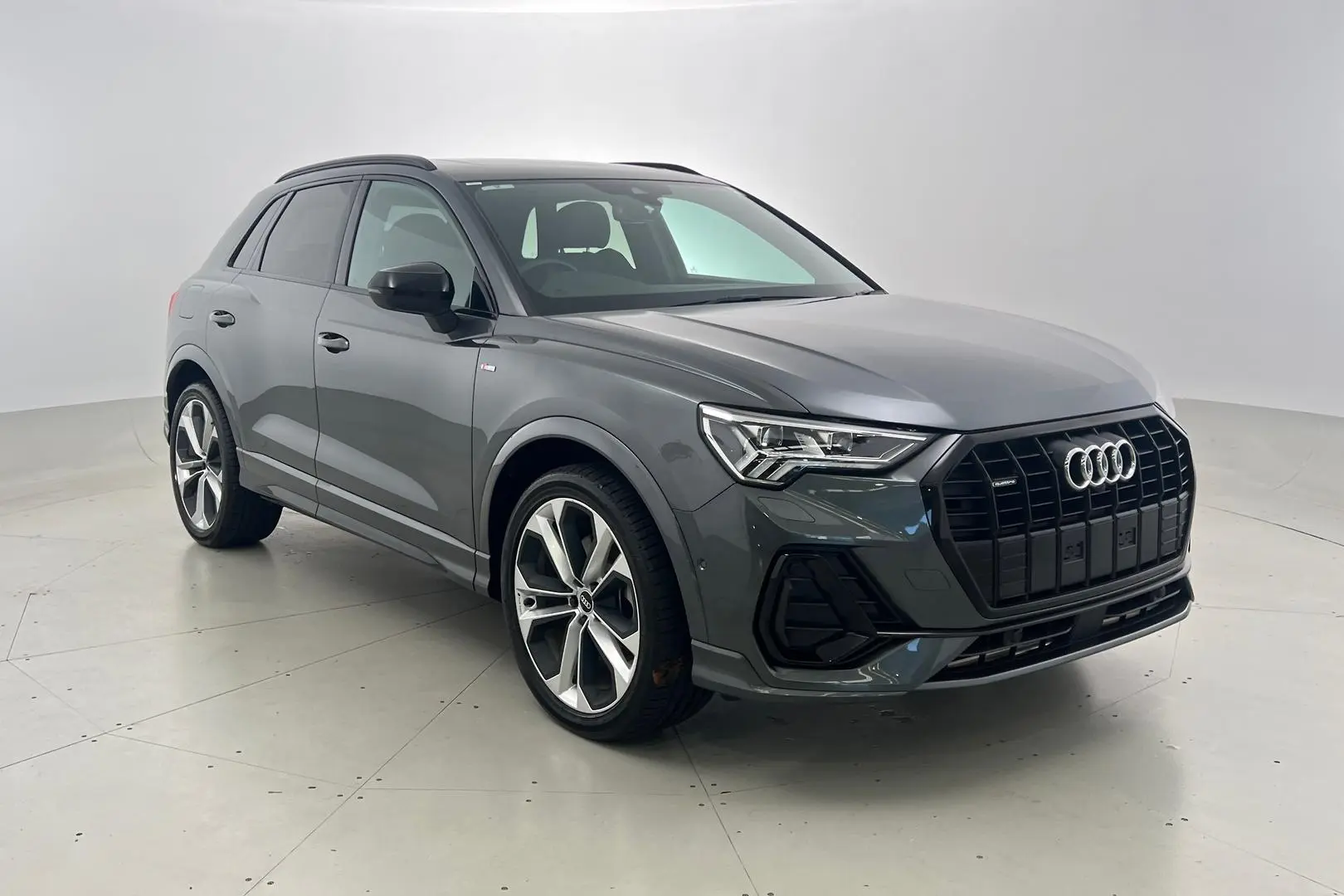 2021 Audi Q3 Gallery Image 1